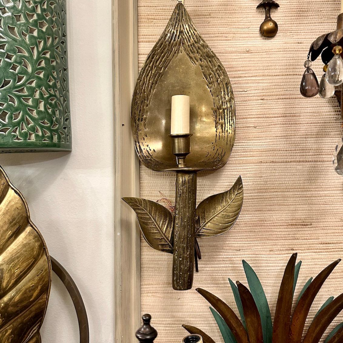 Pair of Foliage Bronze Sconces In Good Condition For Sale In New York, NY