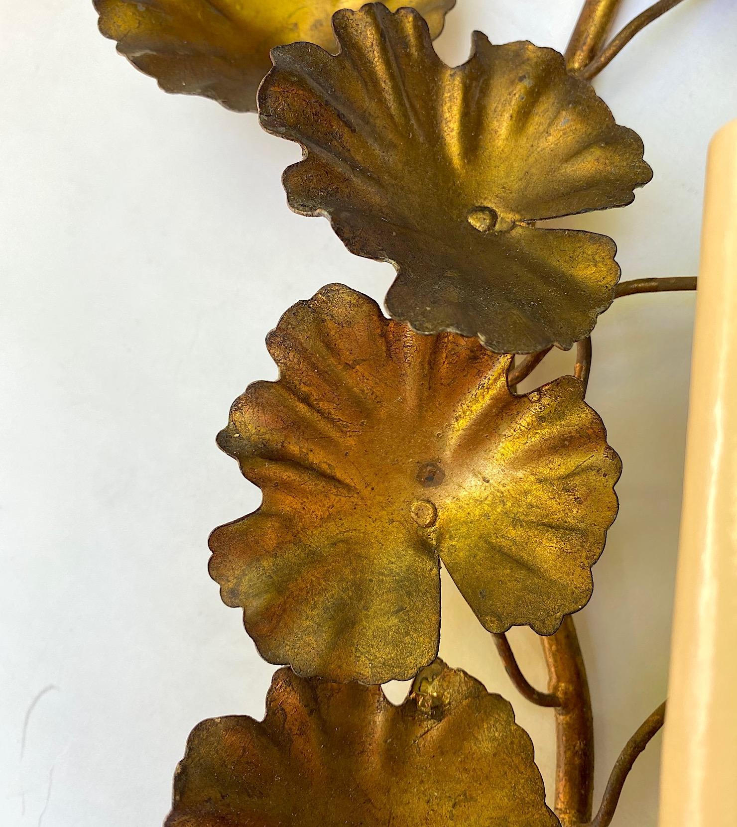 Pair of Foliage Motif Gilt Metal Sconces In Good Condition In New York, NY