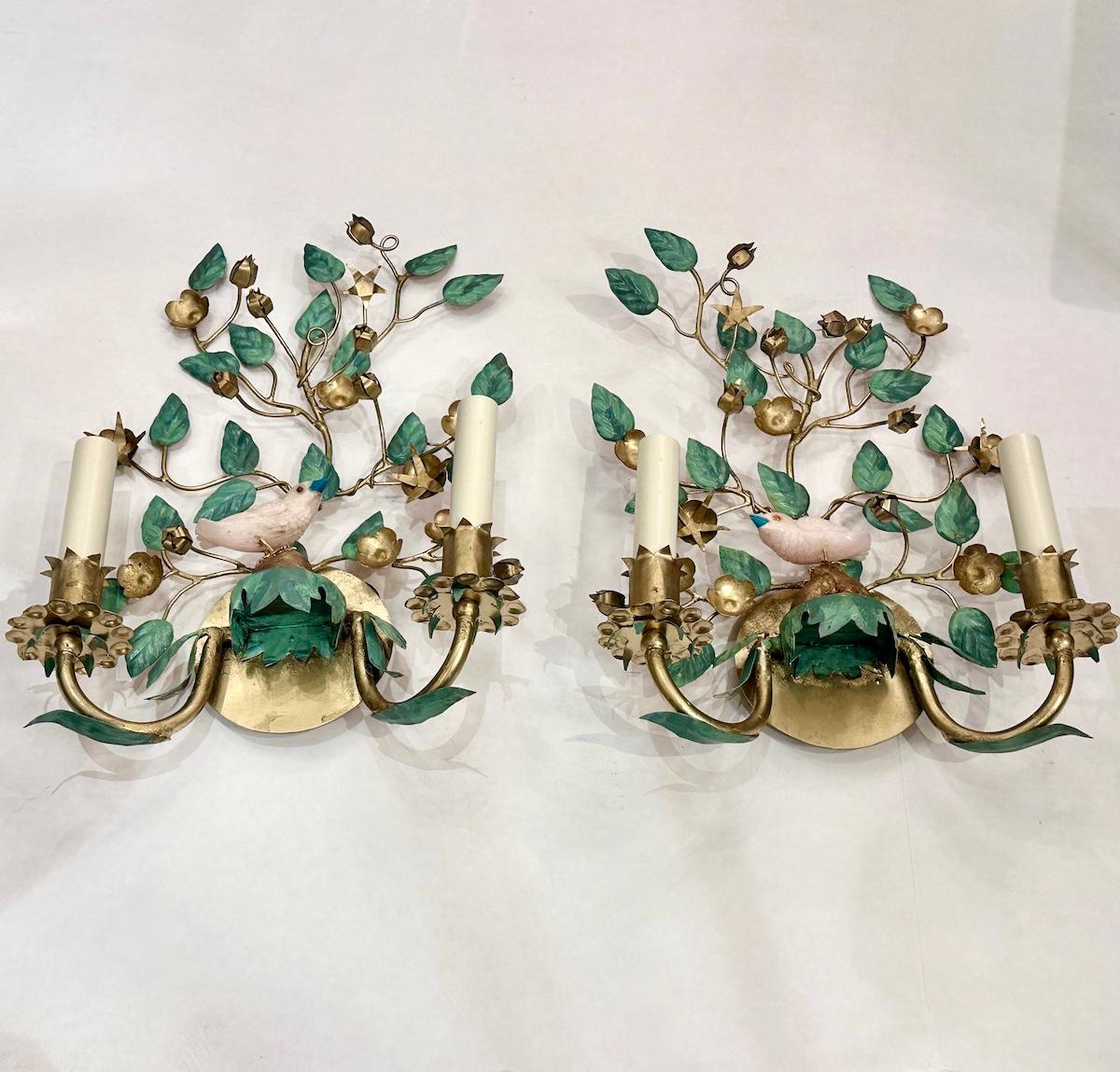 Metà XX secolo Coppia di appliques con uccelli in vendita