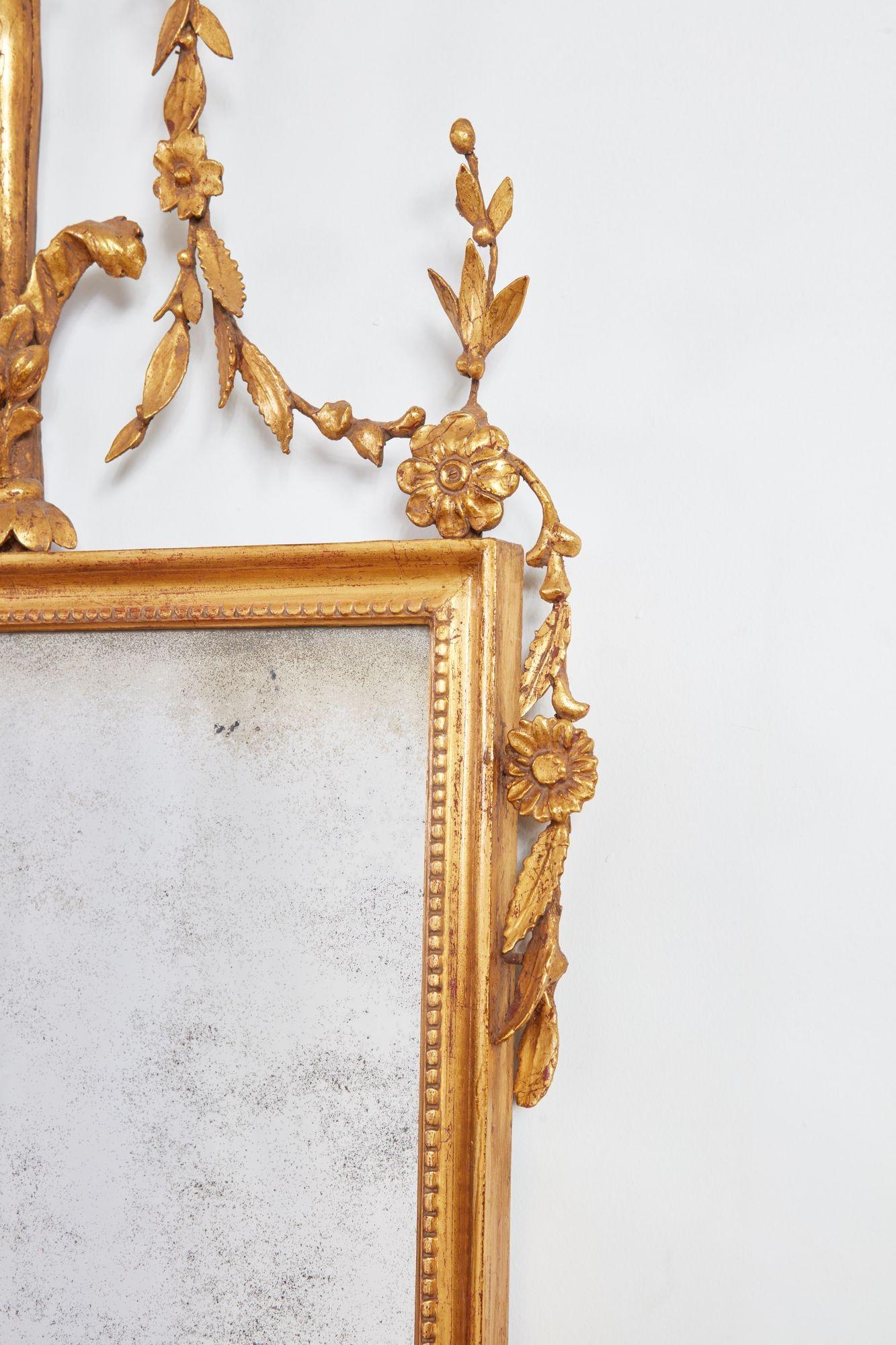 Paire de miroirs à balancier en vermeil de style fédéral en vente 3