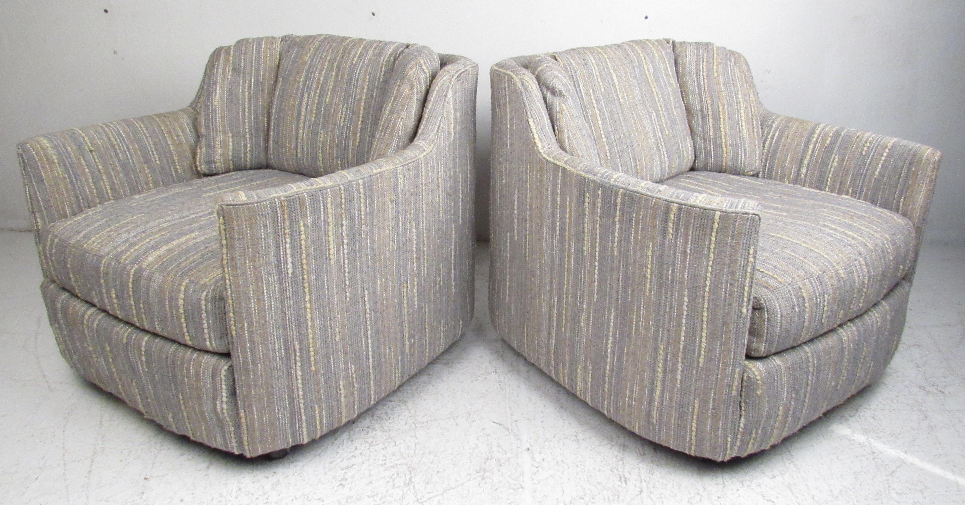Comfortable pair of midcentury lounge chairs by Henredon. Sculptural rounded shape with deep seats and on casters, their smaller footprint enables greater flexibility in placement. Please confirm item location (NY or NJ) with dealer.

  