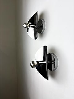 Pair of "folio" wall lights, space age, chromed metal, Italy, 1970
