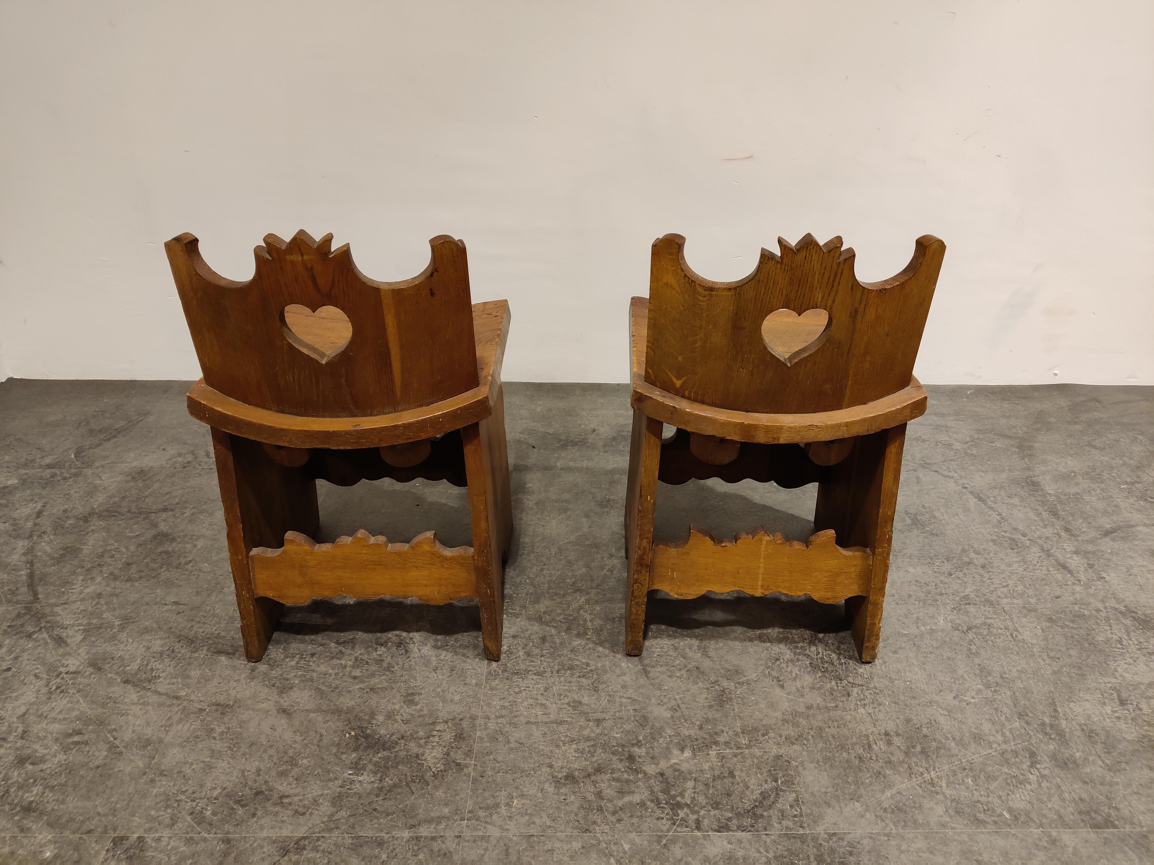 Pair of Folk Art Carved Oak Chairs, 1900s In Good Condition For Sale In HEVERLEE, BE