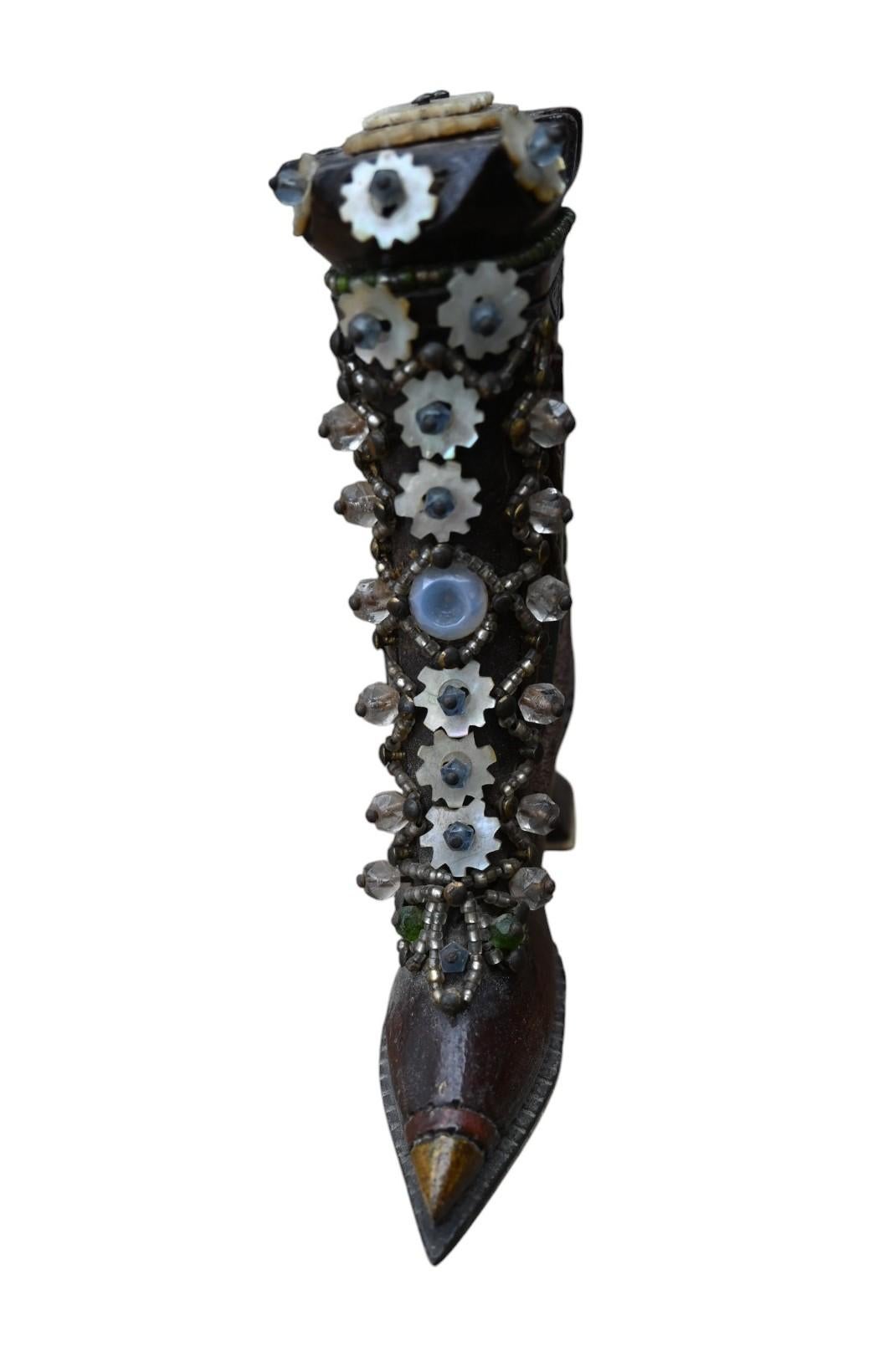 Par De Zapatos De Mujer De Madera Tallada De Arte Popular, ca 1900 Tallado a mano en venta