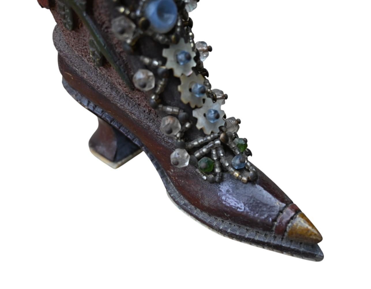 Par De Zapatos De Mujer De Madera Tallada De Arte Popular, ca 1900 en venta 1