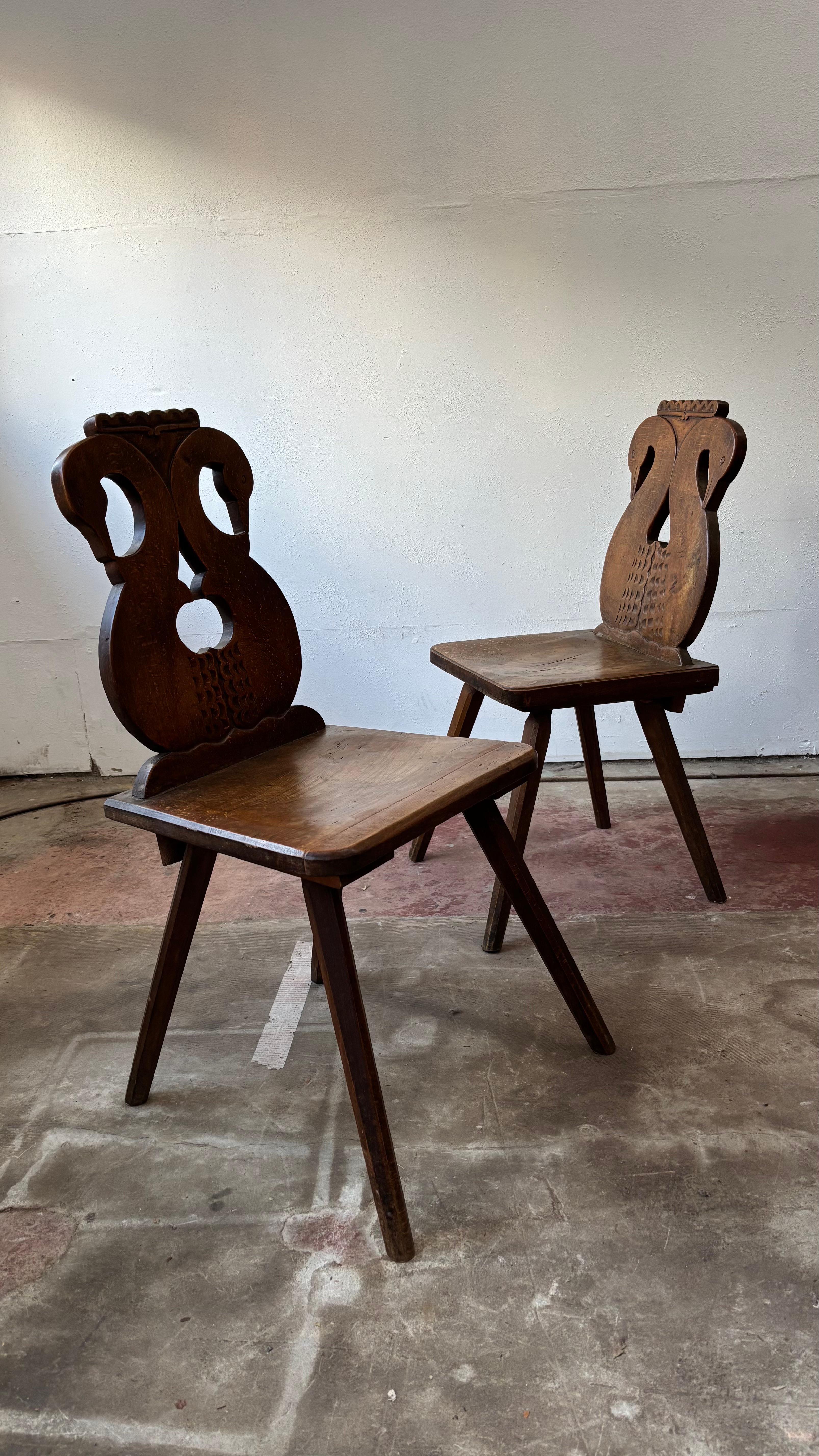 Arte popolare Coppia di poltrone folkloristiche, Swiss Alp, ESCABELLE in vendita