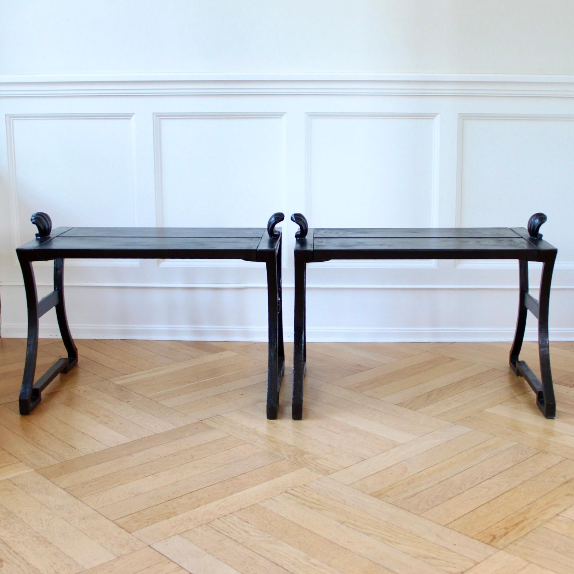 Folke Bensow - Moderno scandinavo

Una bellissima coppia di panchine (Park Bench No. 1) disegnata da Folke Bensow, Svezia, anni Venti. 

Le panchine sono in ghisa e legno di pino, dipinte di nero. Le panchine presentano una patina dovuta