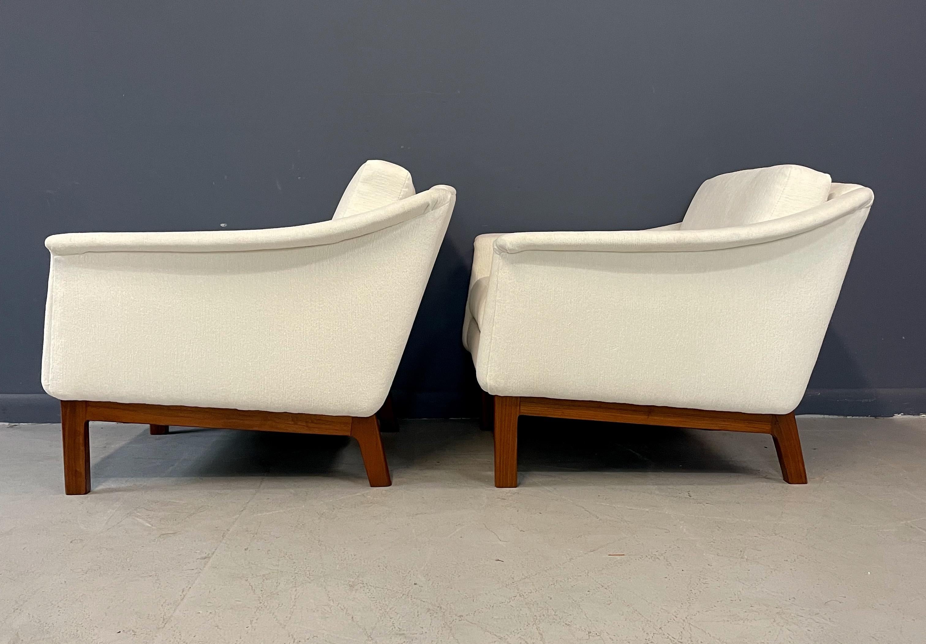 Paar Folke Ohlsson Pasedena Stuhl Teakrahmen & strukturierter Samt Midcentury (Europäisch) im Angebot