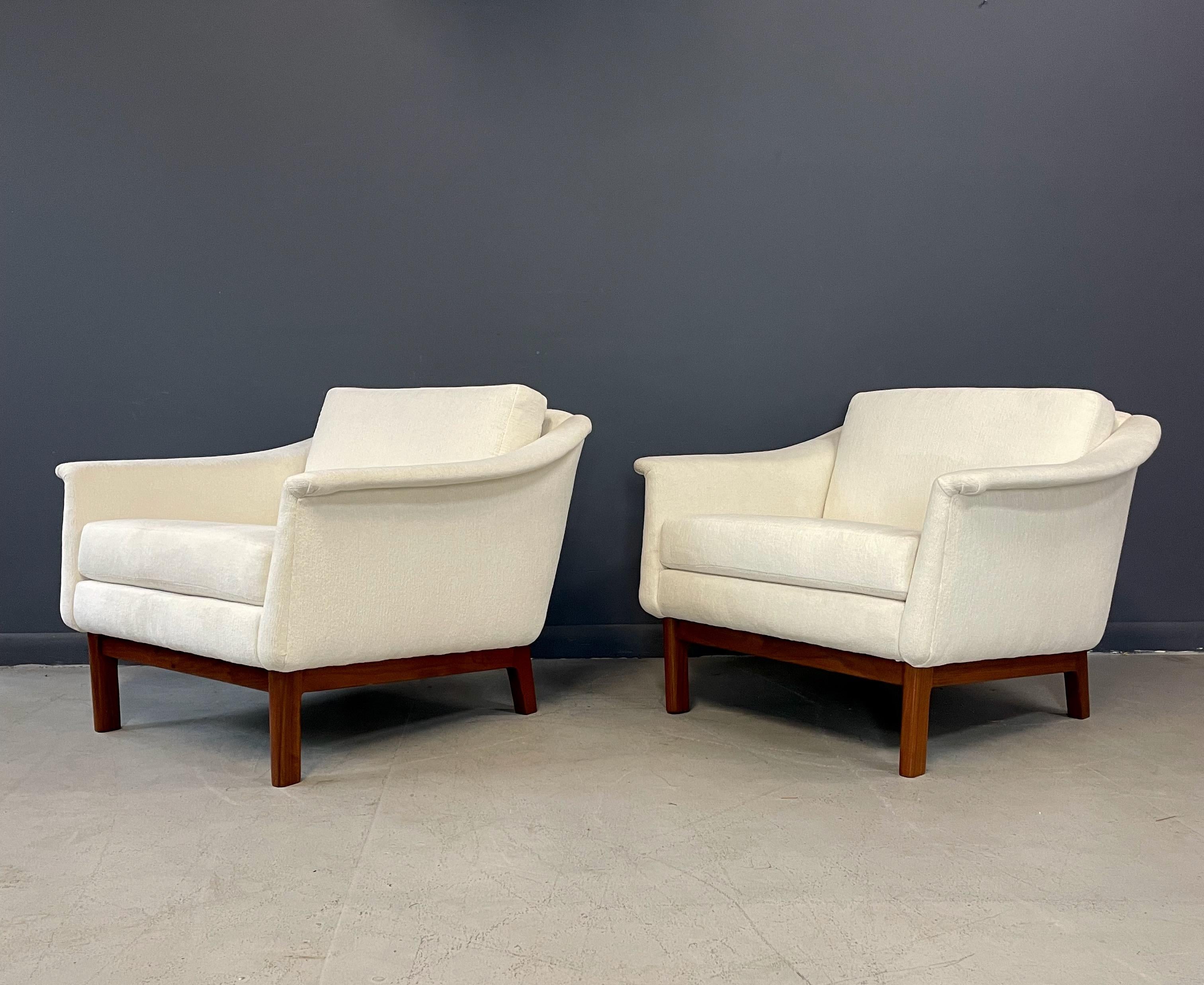 Paar Folke Ohlsson Pasedena Stuhl Teakrahmen & strukturierter Samt Midcentury im Zustand „Hervorragend“ im Angebot in Philadelphia, PA