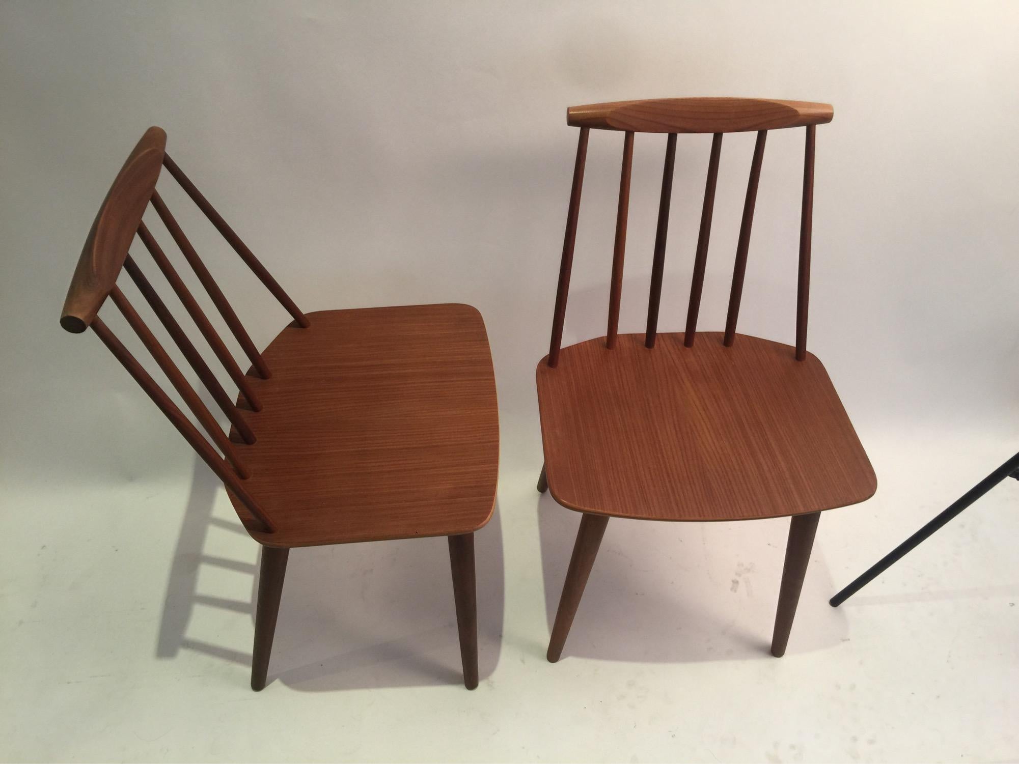 The Folke Palson for FDB Møbelfabrik J77 pair of chairs. Folke Pålsson based his design on the 1960s classic Windsor chair, which he functionally reduced in a typically Danish fashion.