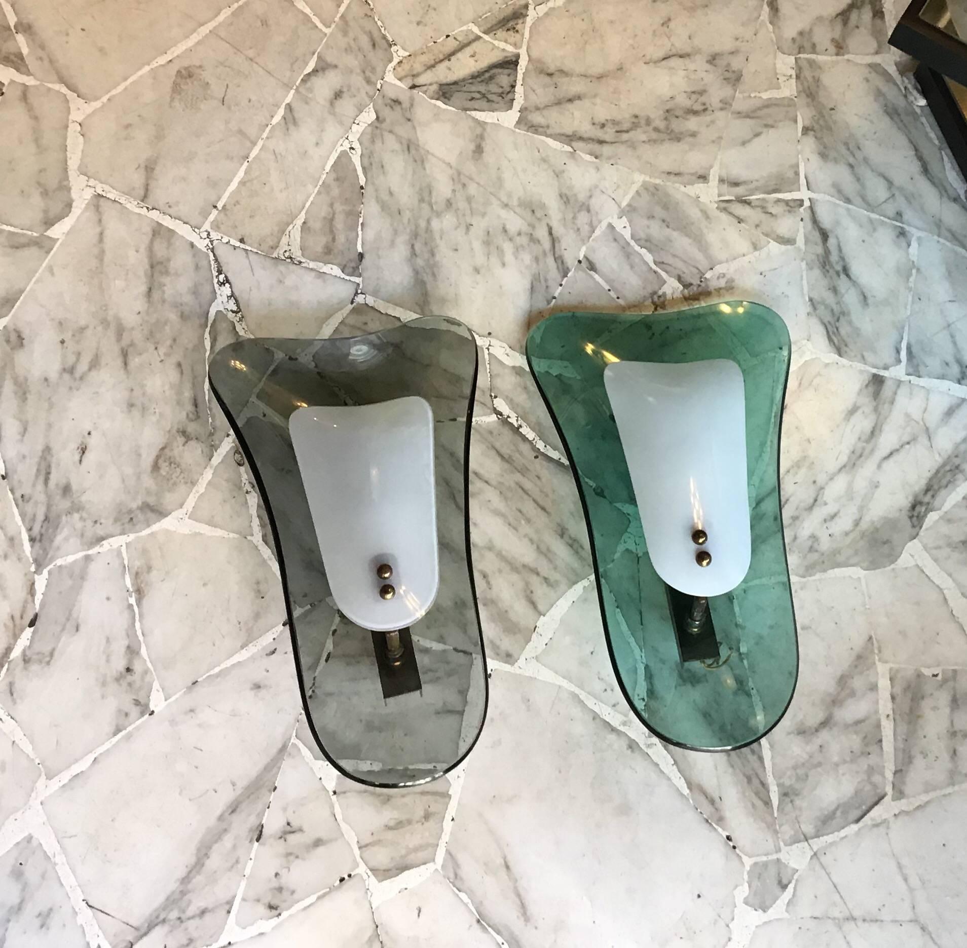 Pair of Fontana Arte Emerald Green and Greynglass Italian Sconces, 1960 For Sale 1