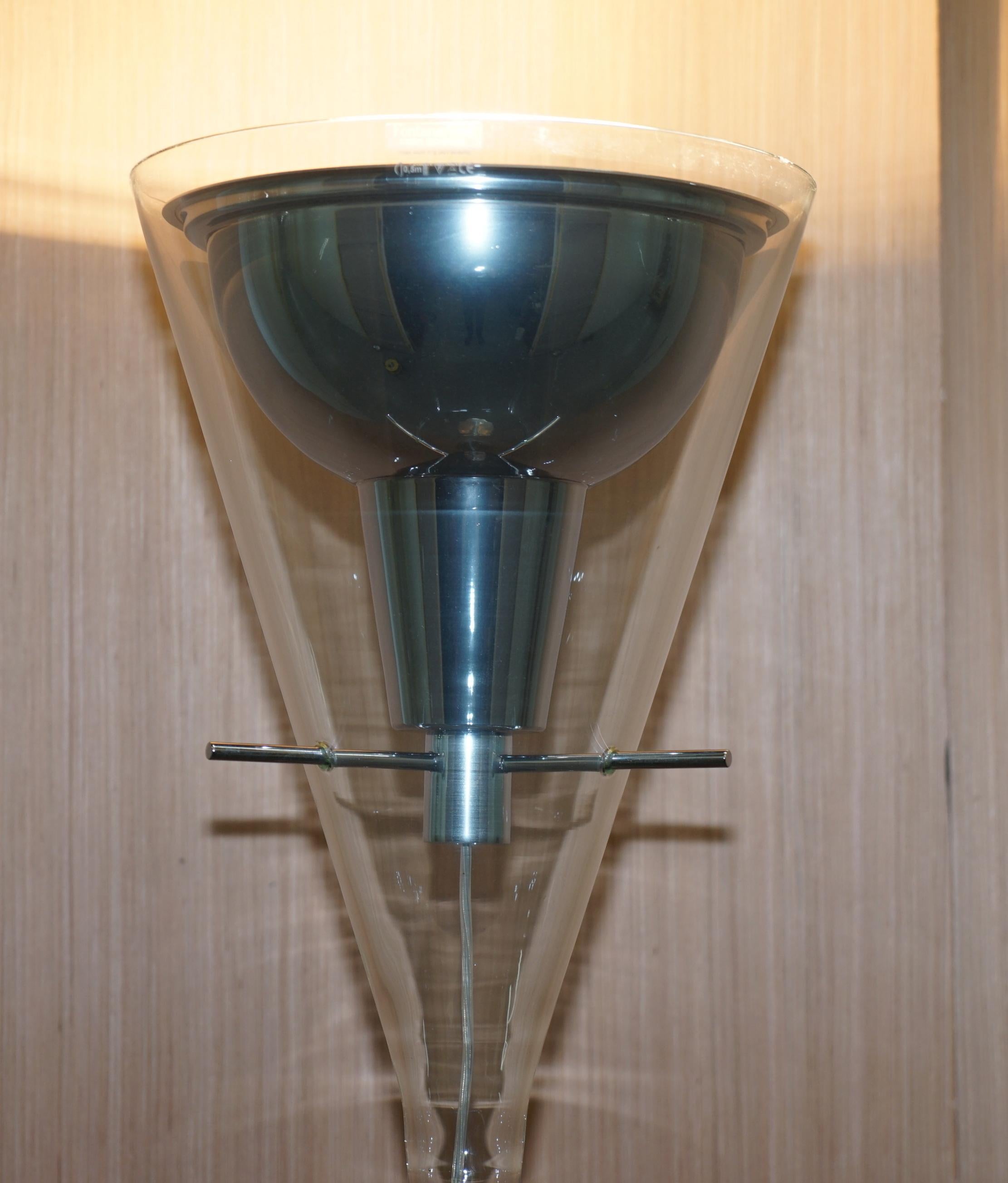 Anglais Paire de lampes de sol Fontana Arte Flute Magnum en verre et chrome en vente