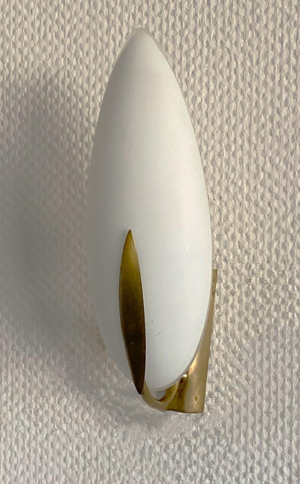 Art Deco Pair of Max Ingrand White Glass Brass Wall Sconces for Fontana Arte Italy, 1950s For Sale