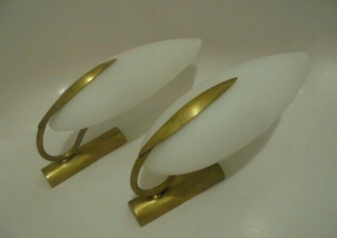 Pair of Max Ingrand White Glass Brass Wall Sconces for Fontana Arte Italy, 1950s For Sale 2
