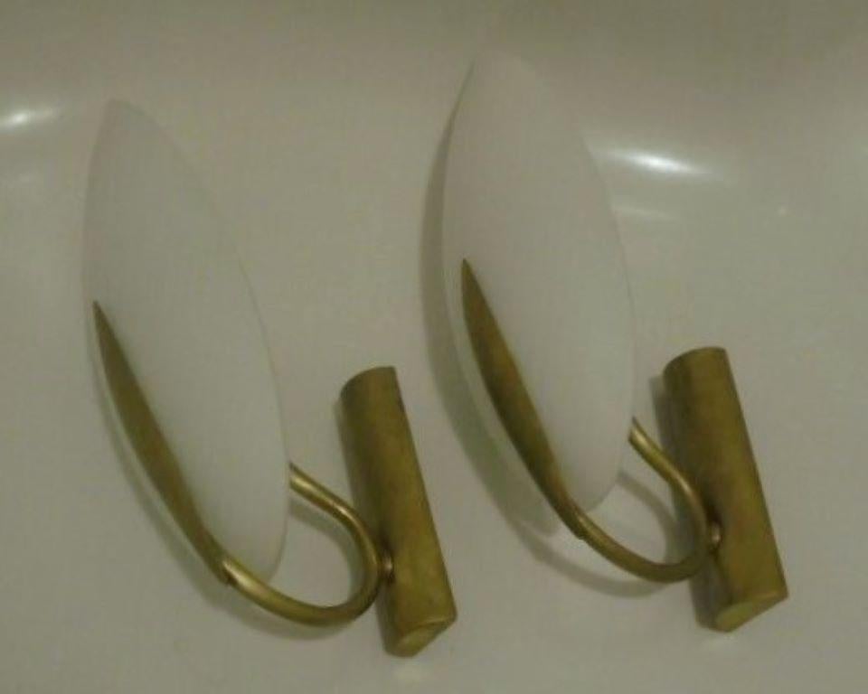 Pair of Max Ingrand White Glass Brass Wall Sconces for Fontana Arte Italy, 1950s For Sale 3