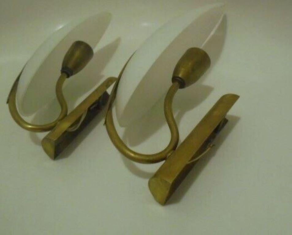 Pair of Max Ingrand White Glass Brass Wall Sconces for Fontana Arte Italy, 1950s For Sale 4