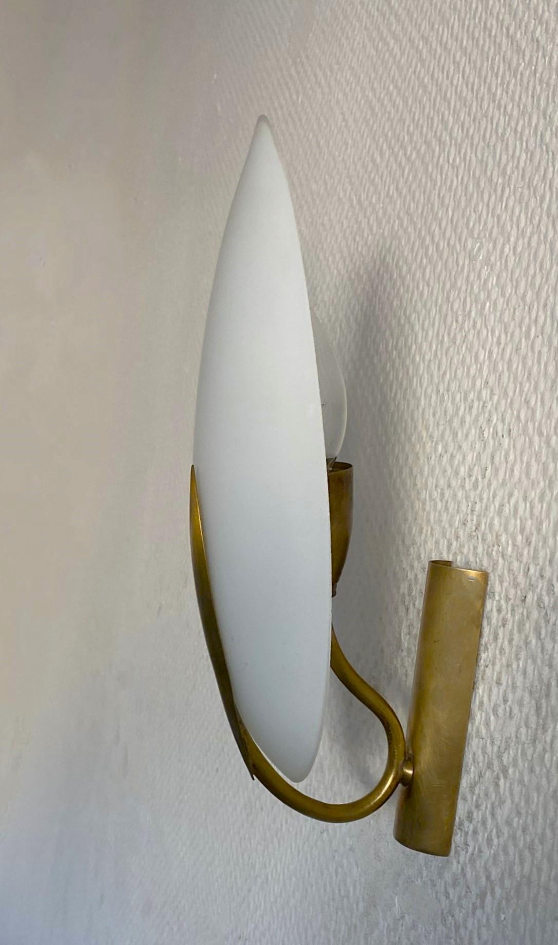 Italian Pair of Max Ingrand White Glass Brass Wall Sconces for Fontana Arte Italy, 1950s For Sale