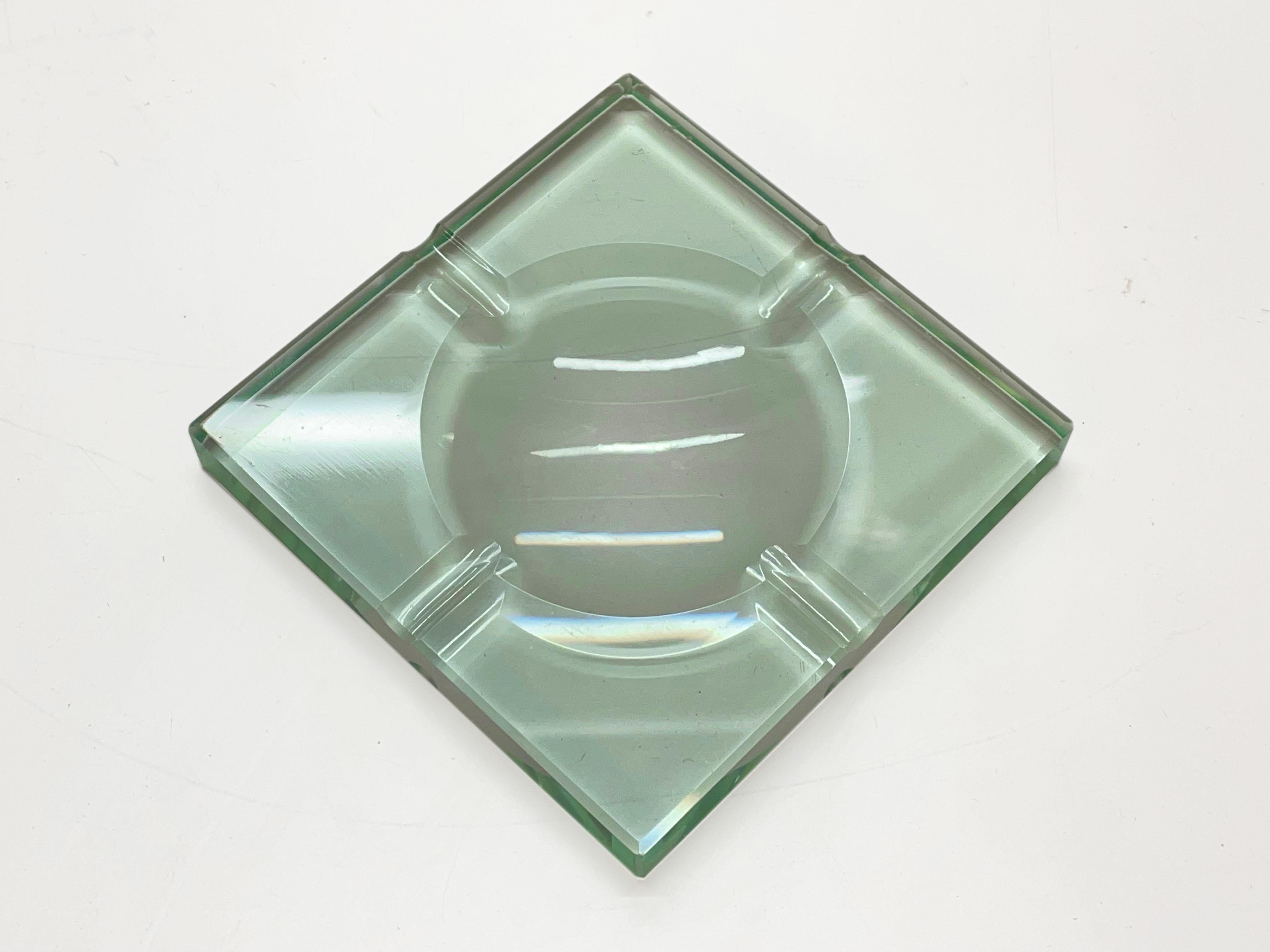 Pareja de ceniceros italianos cuadrados de cristal verde Fontana Arte de mediados de siglo Italiano en venta