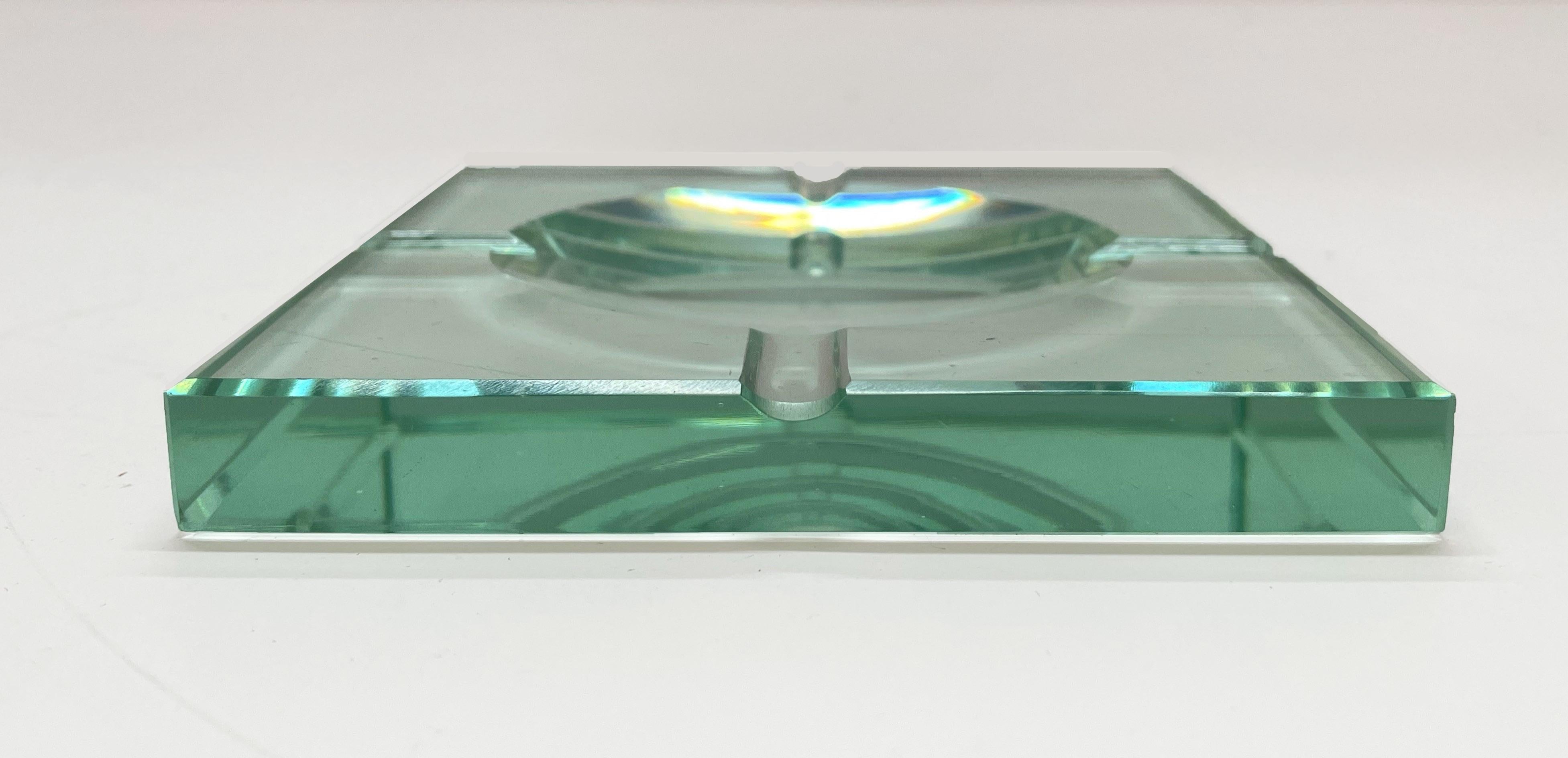 Pareja de ceniceros italianos cuadrados de cristal verde Fontana Arte de mediados de siglo Cristal en venta