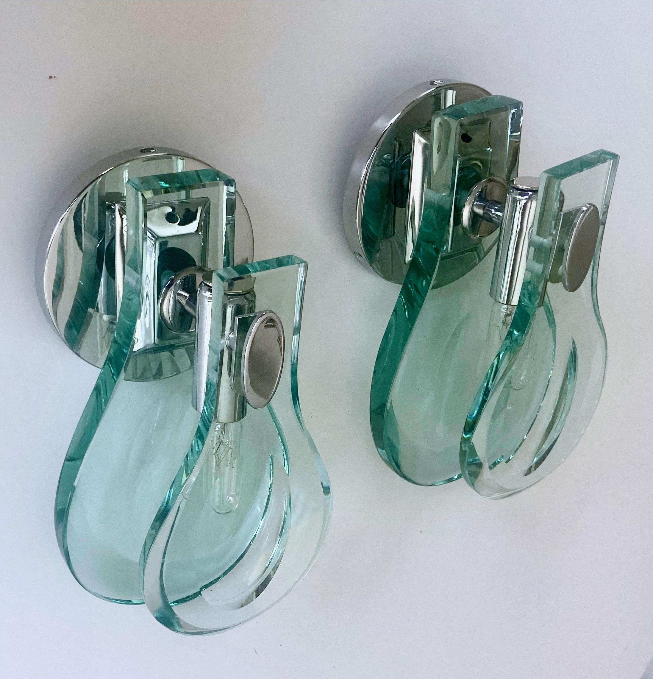 Pair of Fontana Arte Style Italian Thick Tear Drop Glass Wall Sconces For Sale 11