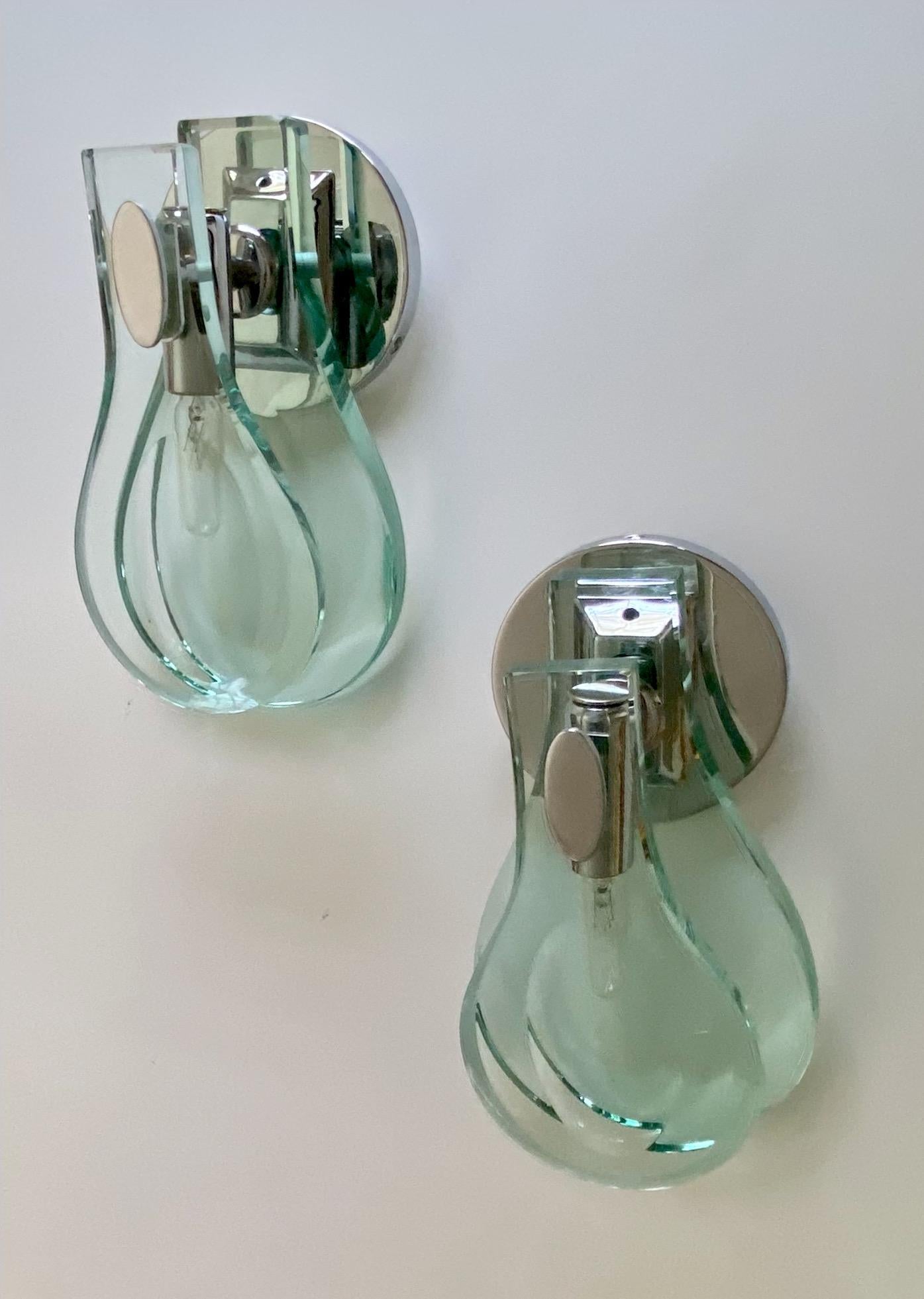 Pair of Fontana Arte Style Italian Thick Tear Drop Glass Wall Sconces For Sale 12