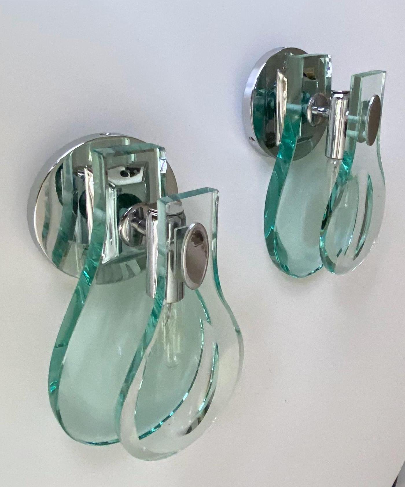 Pair of Fontana Arte Style Italian Thick Tear Drop Glass Wall Sconces In Good Condition For Sale In Palm Springs, CA