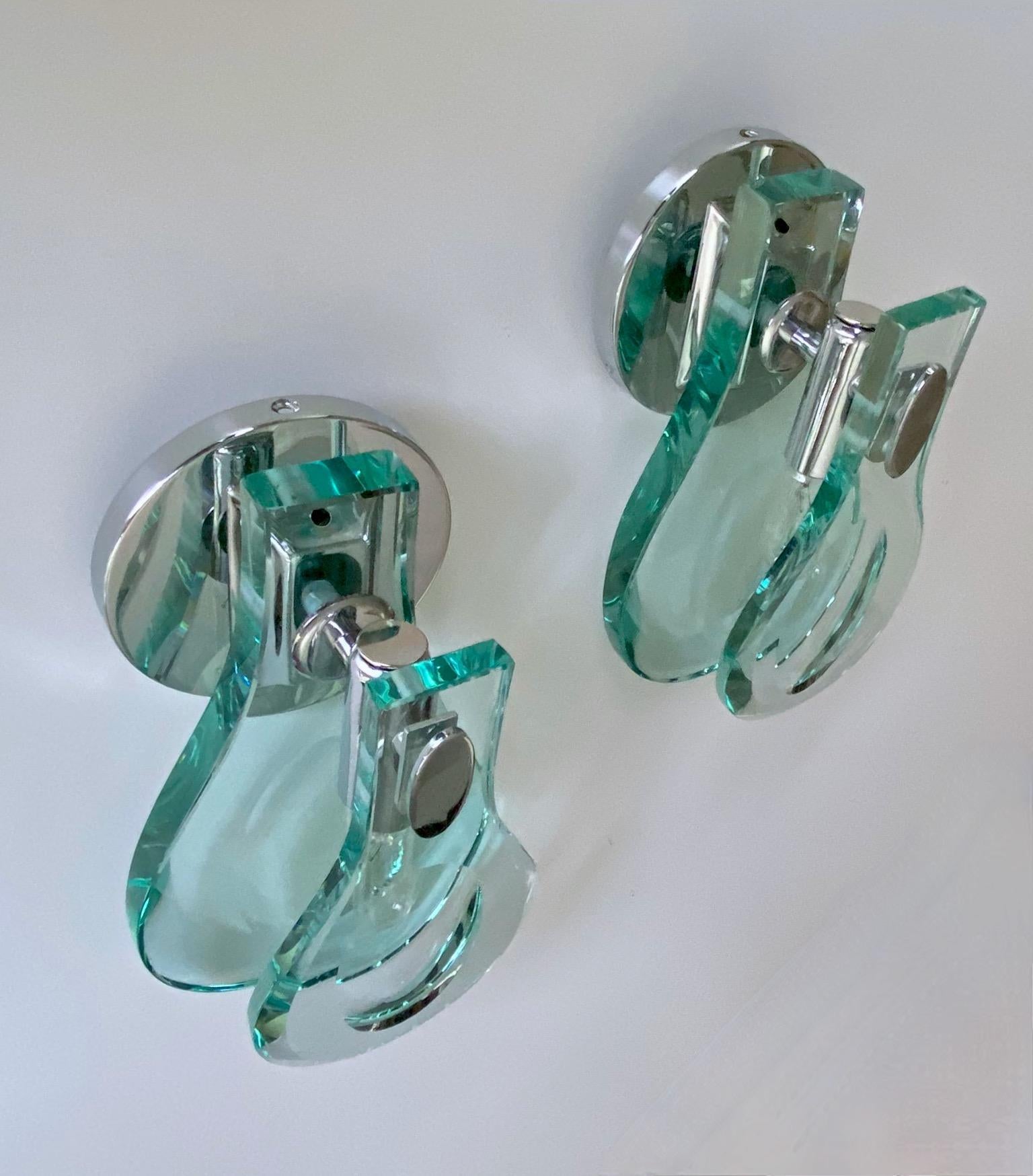 Late 20th Century Pair of Fontana Arte Style Italian Thick Tear Drop Glass Wall Sconces For Sale