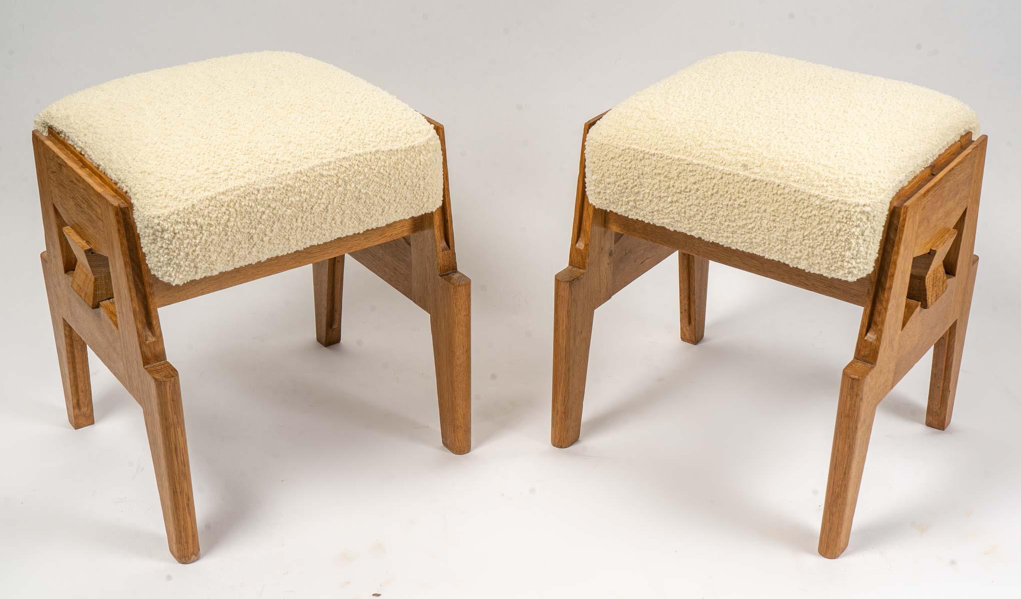 Pair of footrests Guillerme et Chambron
In light oak. The upholstery is made of white buckle and has been refurbished. Work from the 60's. Excellent condition. 
Measures: H: 45 cm, W: 40 cm, D: 38 cm.