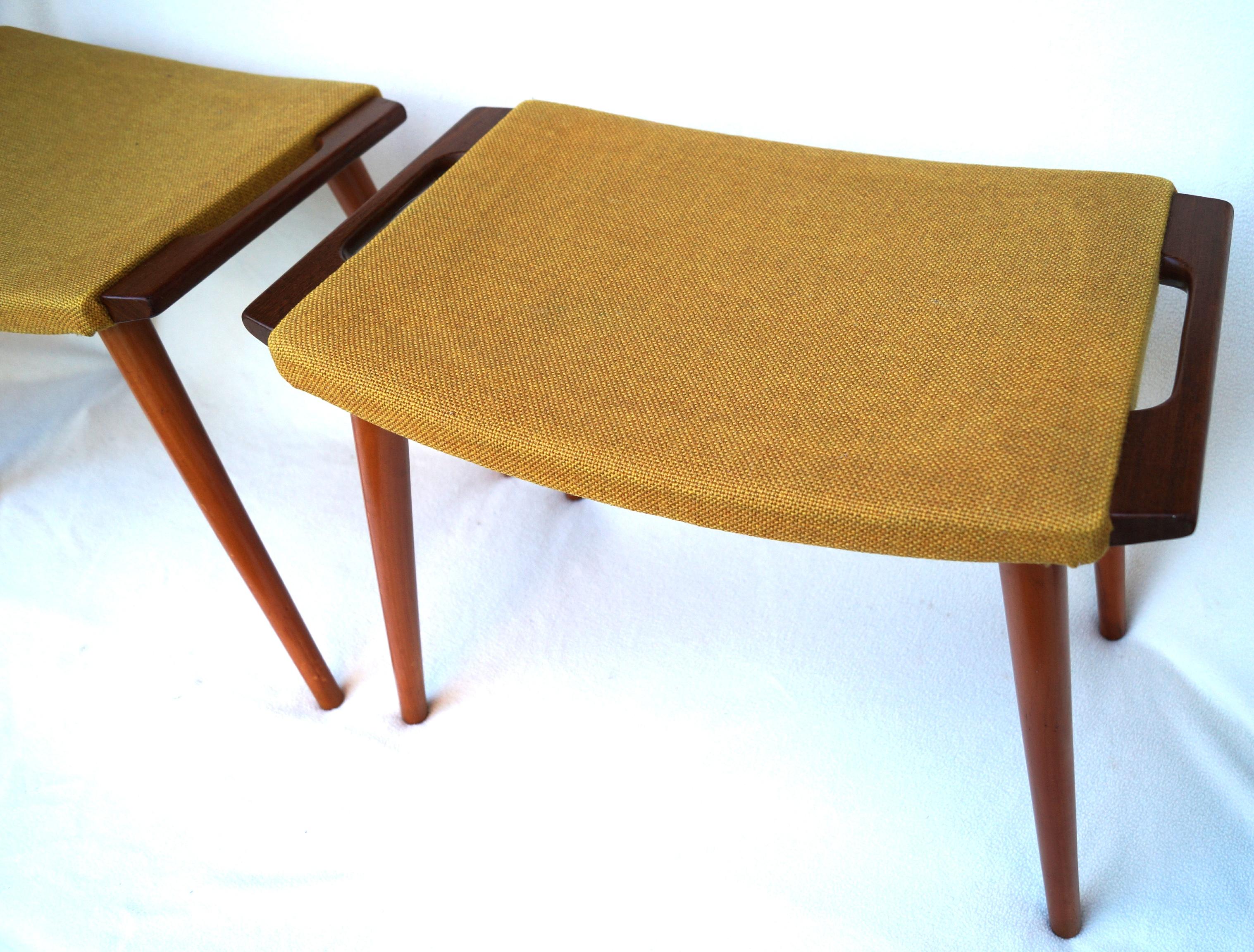 Pareja de taburetes Hans J. Wegner Papá Oso Estilo Otomano en Bueno estado para la venta en Wayne, NJ