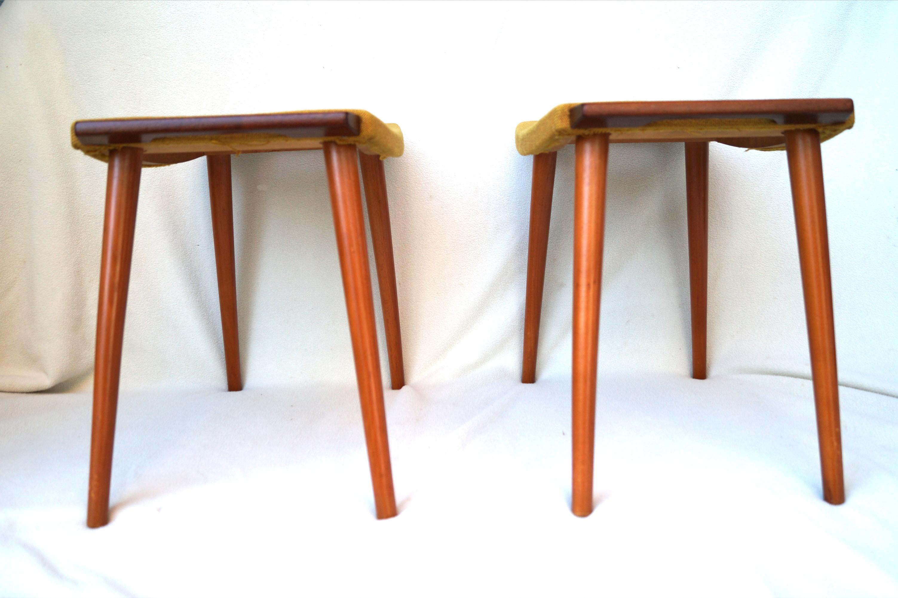 Pareja de taburetes Hans J. Wegner Papá Oso Estilo Otomano Madera en venta