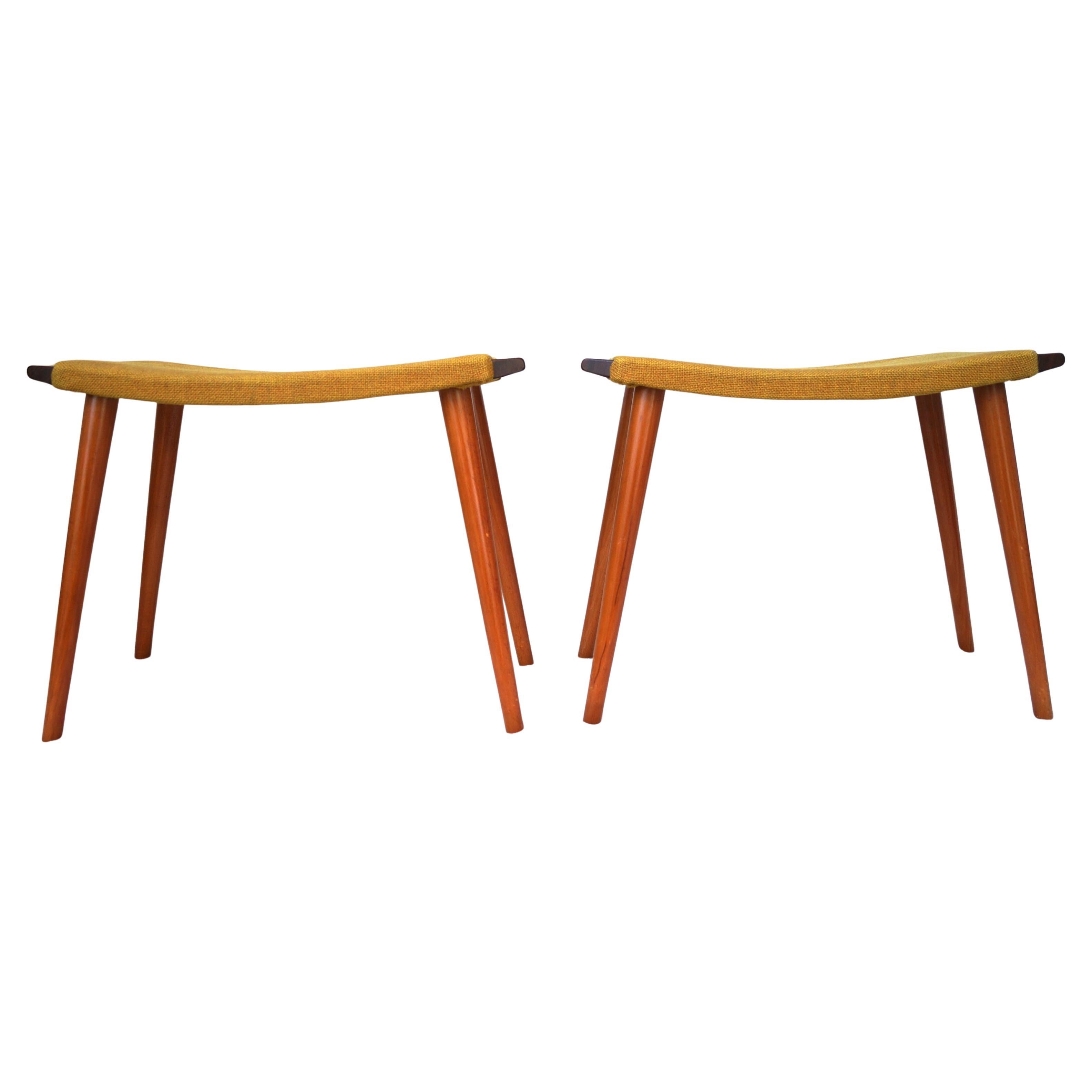 Pareja de taburetes Hans J. Wegner Papá Oso Estilo Otomano en venta