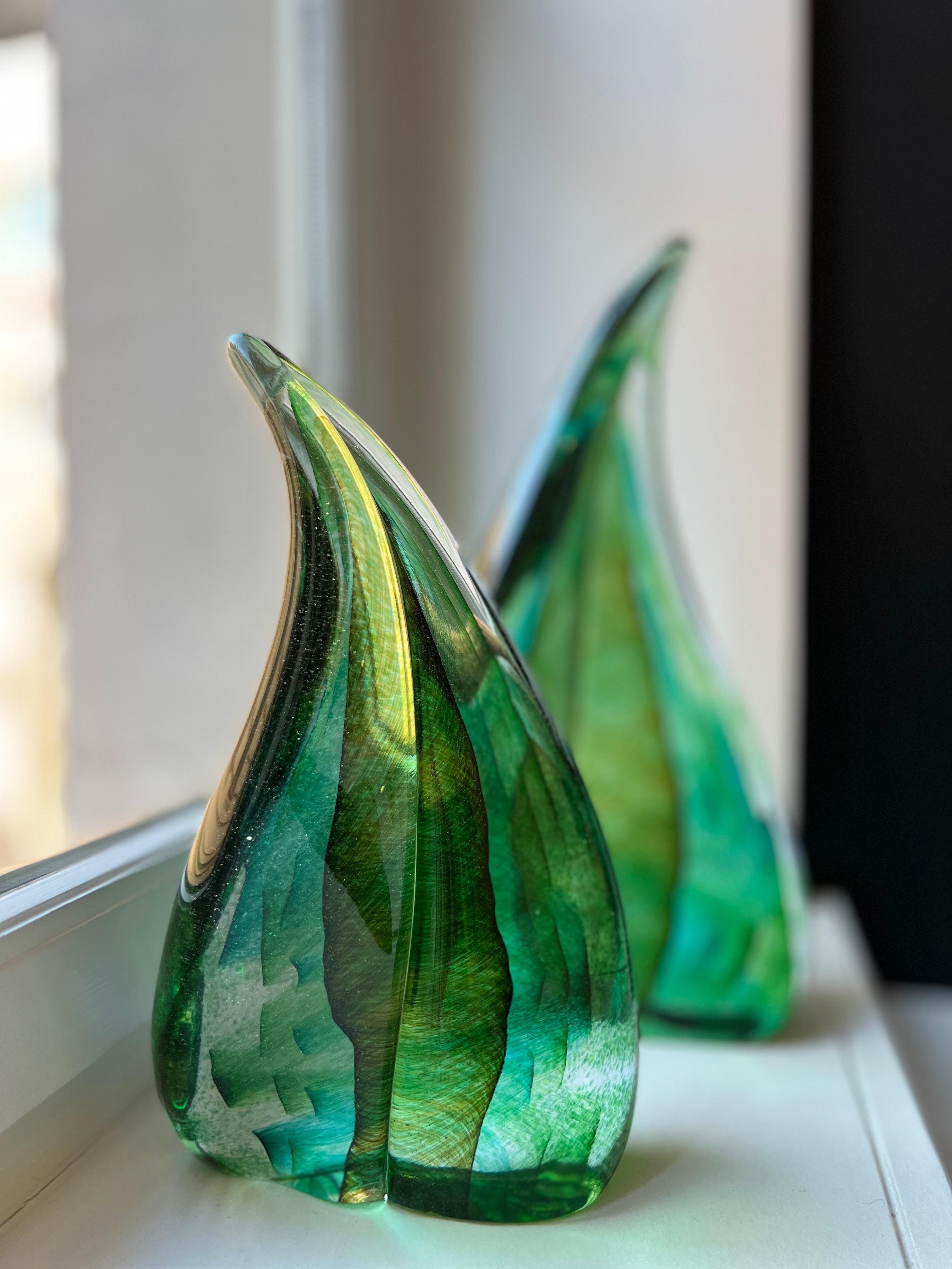 Contemporary Pair of Foresta Green Leaf Sculpture in Murano Art Glass Style For Sale