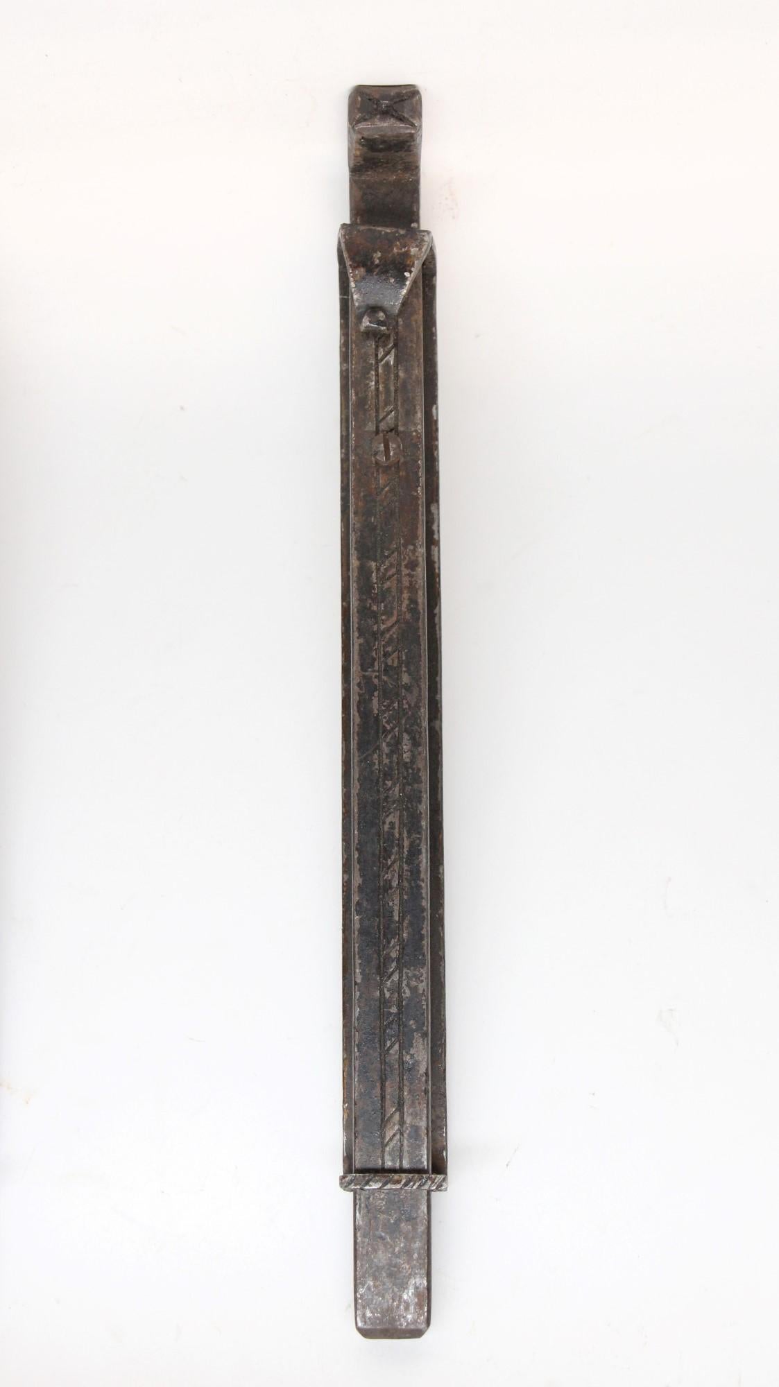 Ein Paar geschmiedete Eisen-Tür-/Tor- Slide- Bolts von Samuel Yellin, frühes 20. Jahrhundert (Ästhetizismus) im Angebot