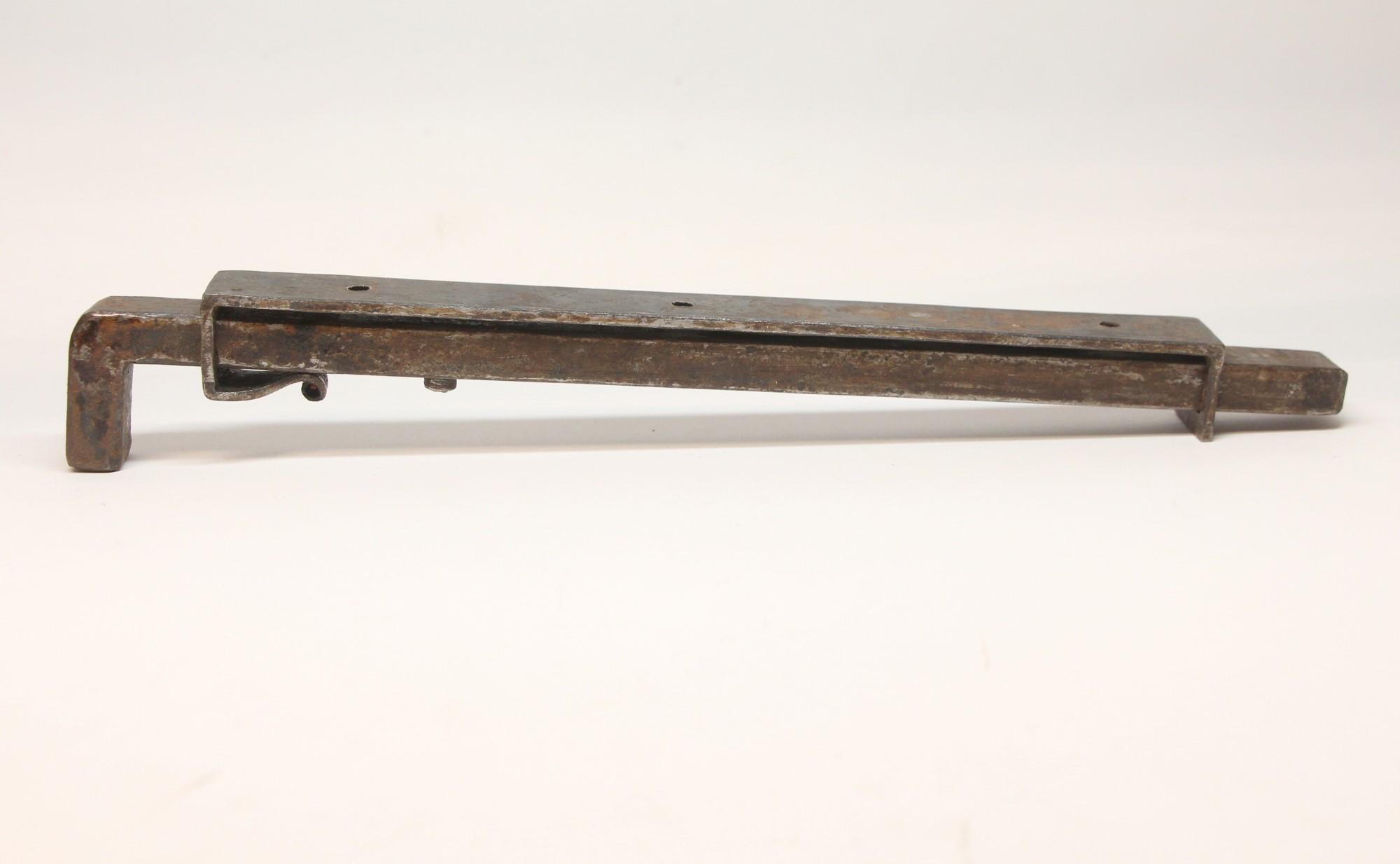 Ein Paar geschmiedete Eisen-Tür-/Tor- Slide- Bolts von Samuel Yellin, frühes 20. Jahrhundert im Angebot 2