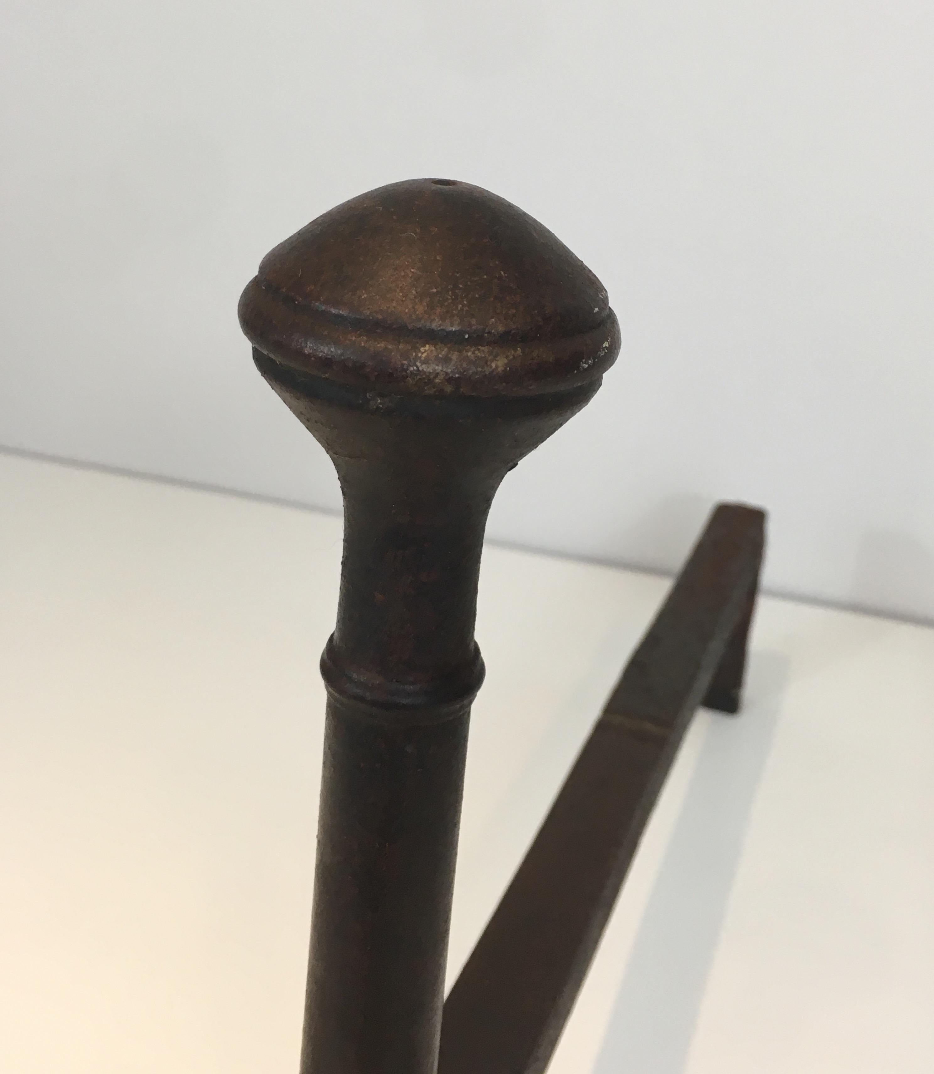Paire de chenets en fer forgé forgé, style gothique, français, 18ème siècle en vente 5