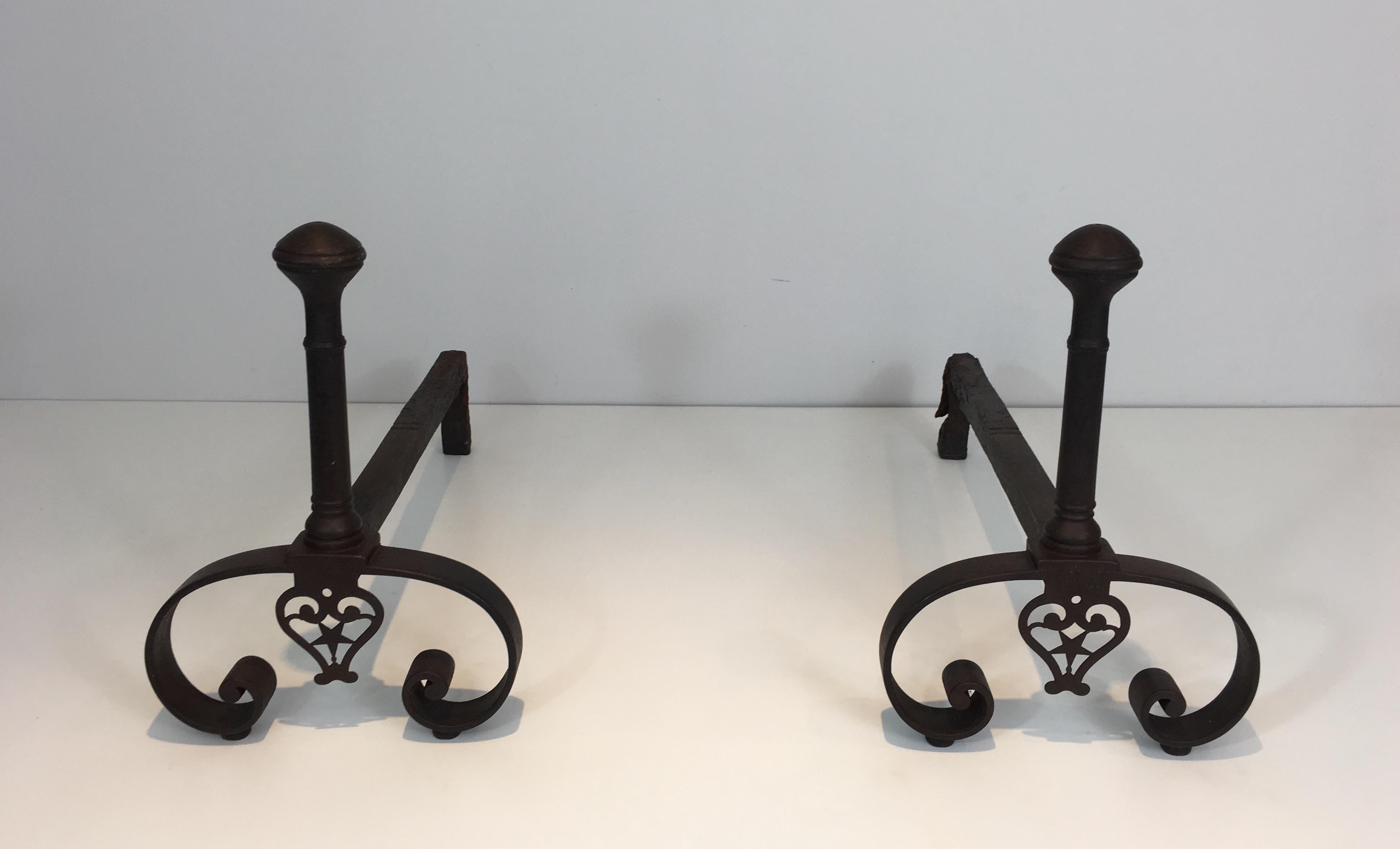 Paire de chenets en fer forgé forgé, style gothique, français, 18ème siècle en vente 12