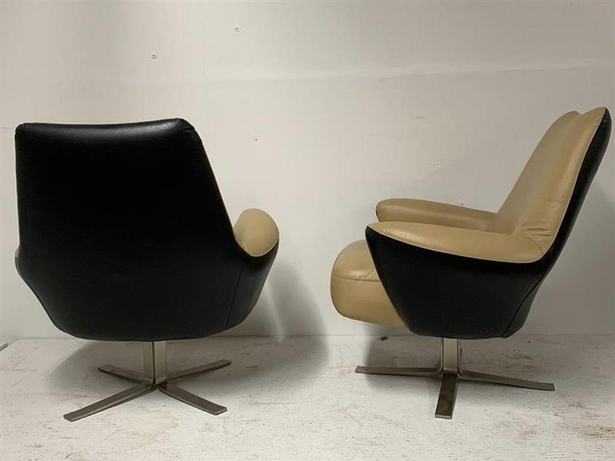 Milieu du XXe siècle Paire de chaises longues Formanova en vente