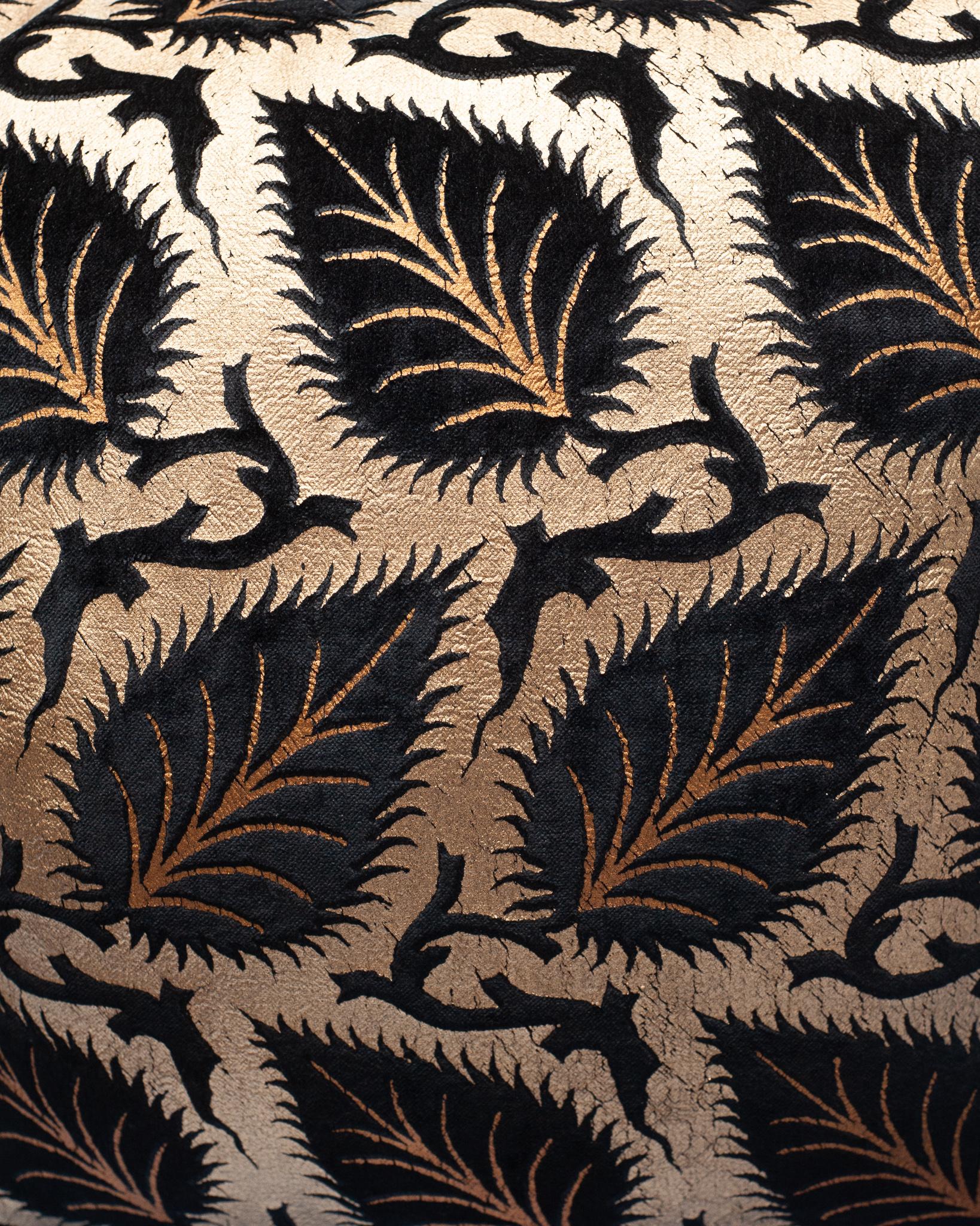 Pair of Fortuny Black and Gold Silk Velvet Pillows In New Condition For Sale In Toronto, ON
