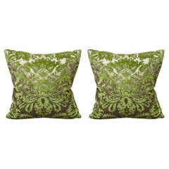 Paire de coussins Fortuny en velours de soie vert chartreuse et or