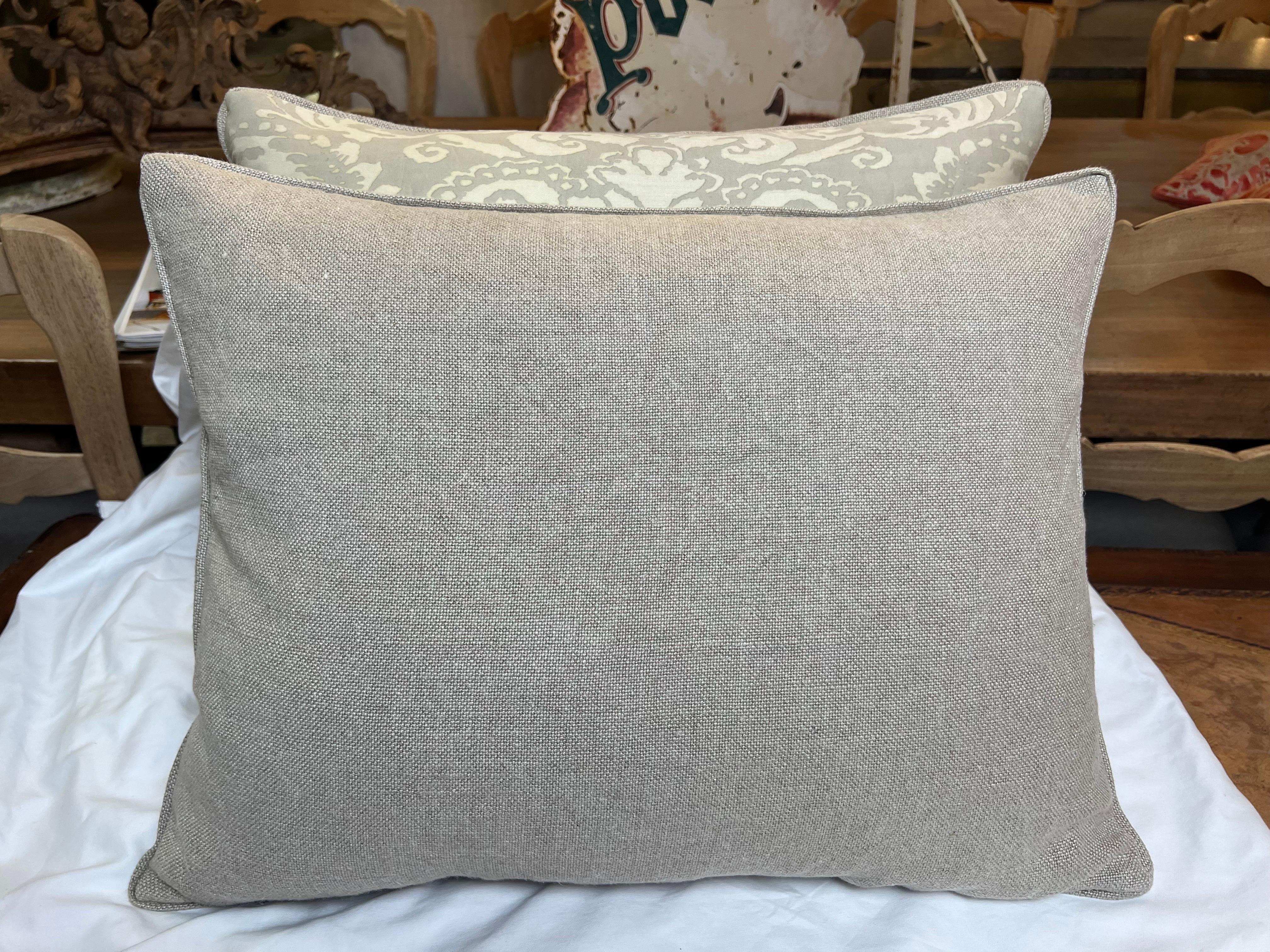 Pair of Fortuny Corona Patterned Pillows For Sale 4
