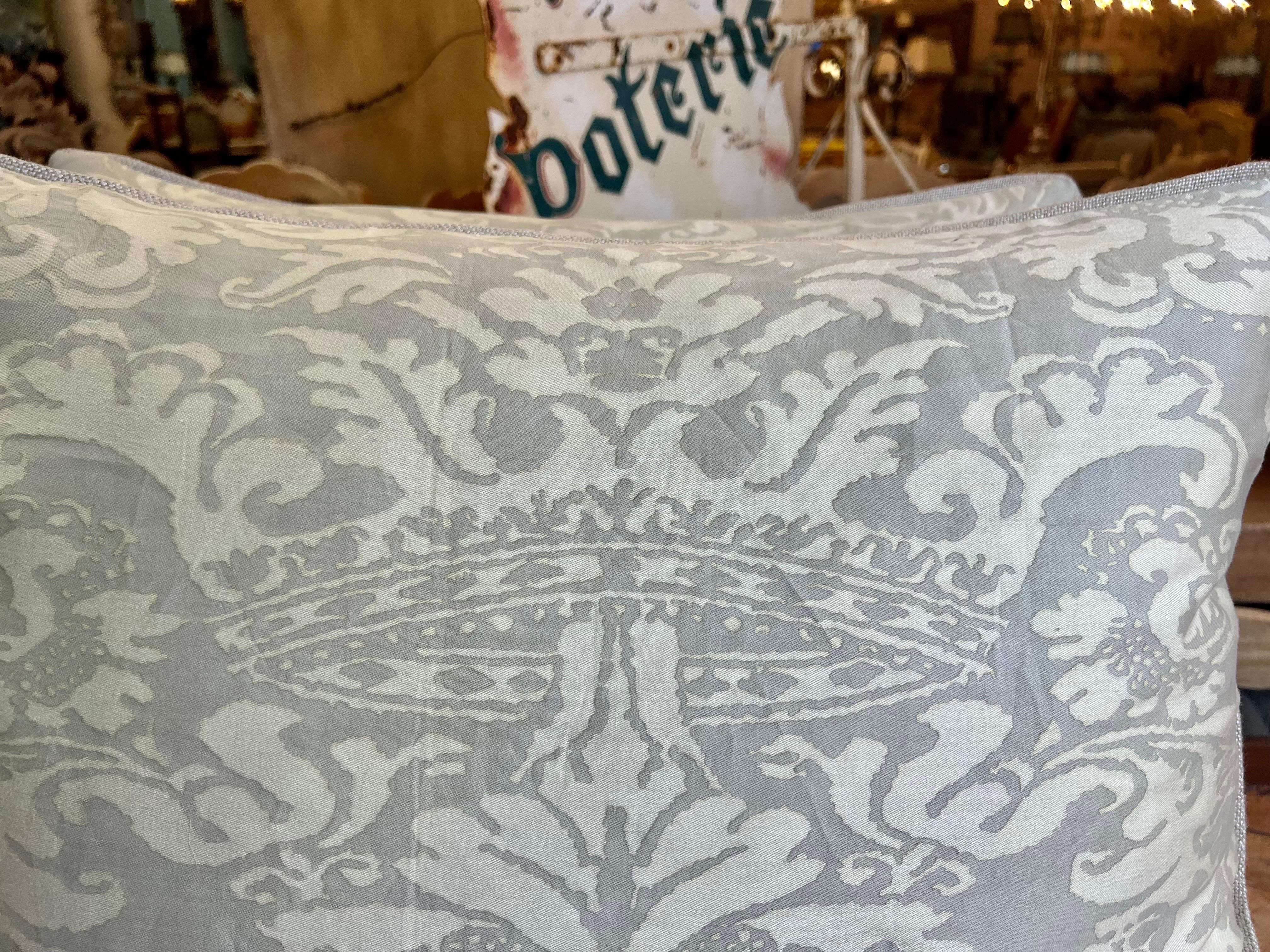 Pair of Fortuny Corona Patterned Pillows 2