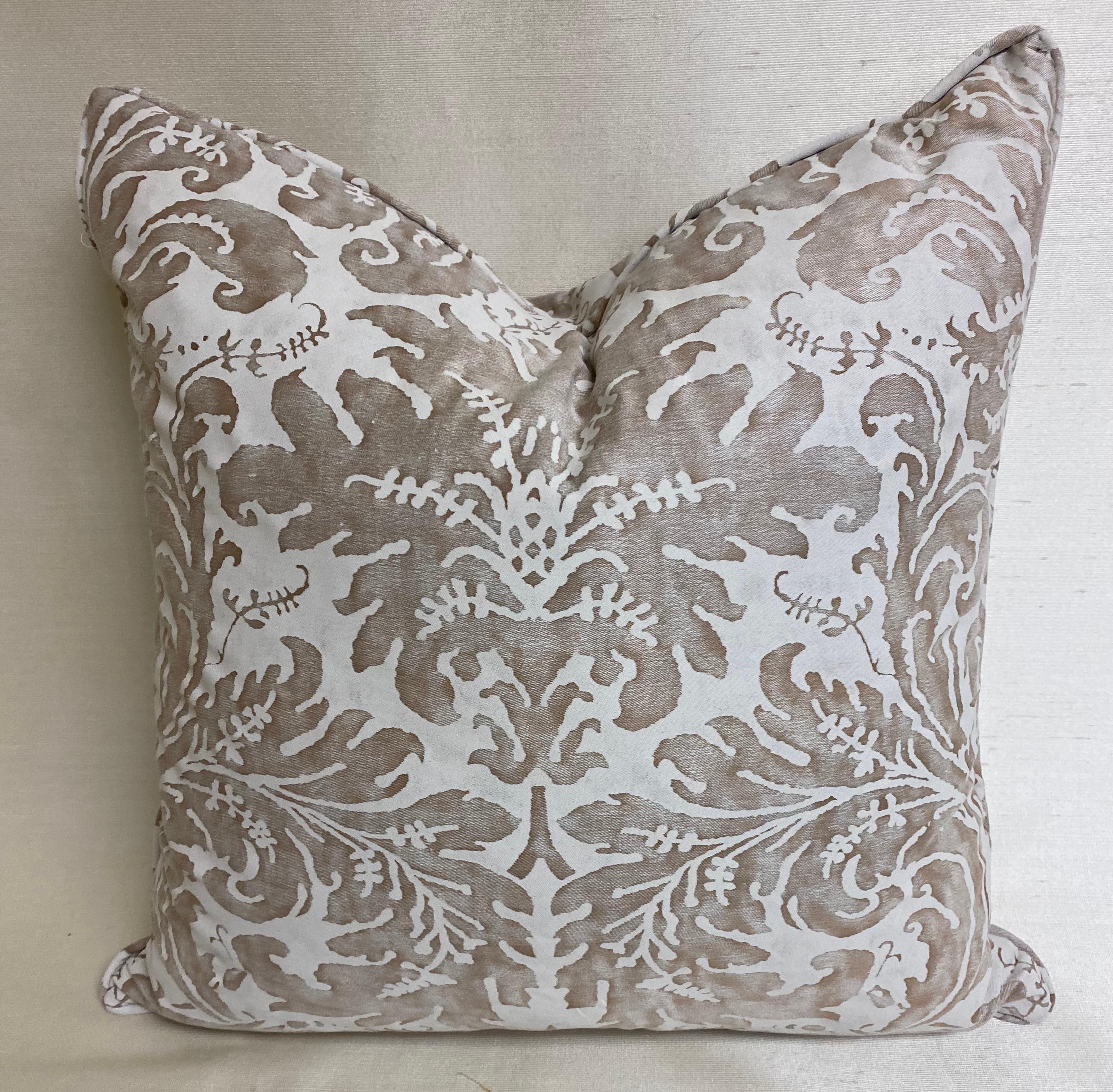 Decorative pair of down-filled Fortuny silvery-taupe and white cushions.
