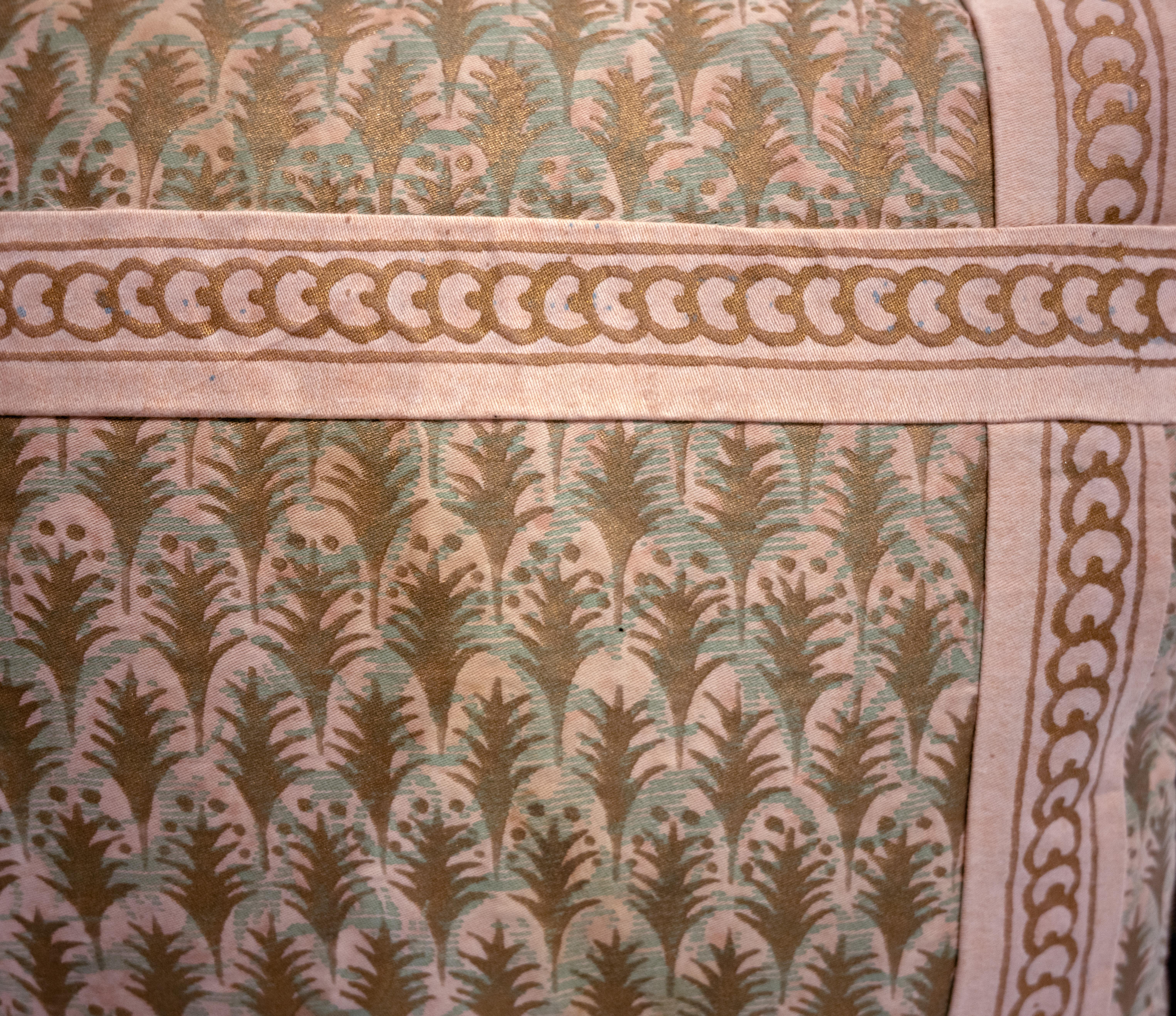 Americano Pair of Fortuny Cushions in the Puimette Pattern in vendita