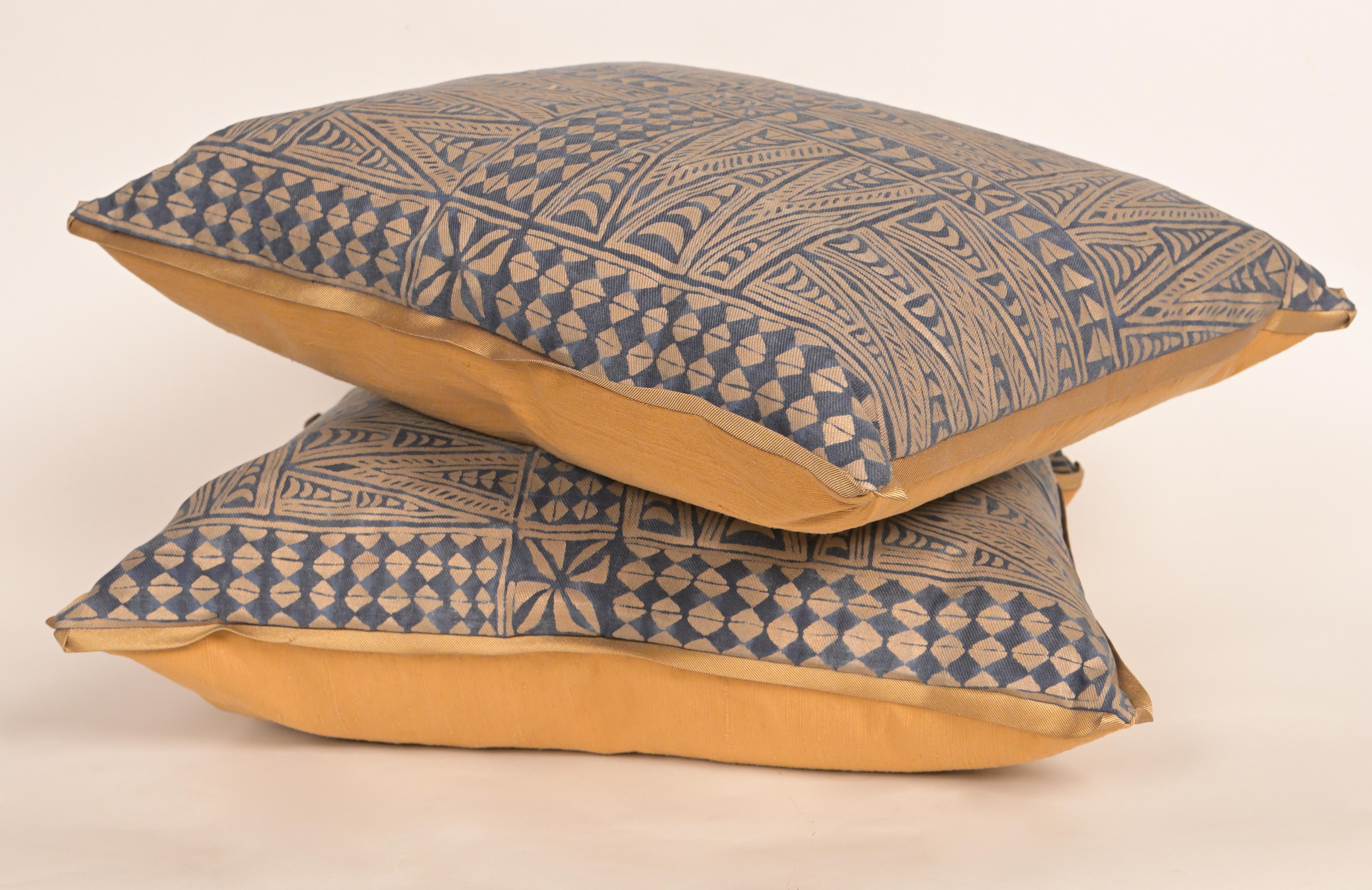 Pair of Fortuny Cushions with Rare Melilla Pattern by David Duncan Studio In New Condition For Sale In New York, NY