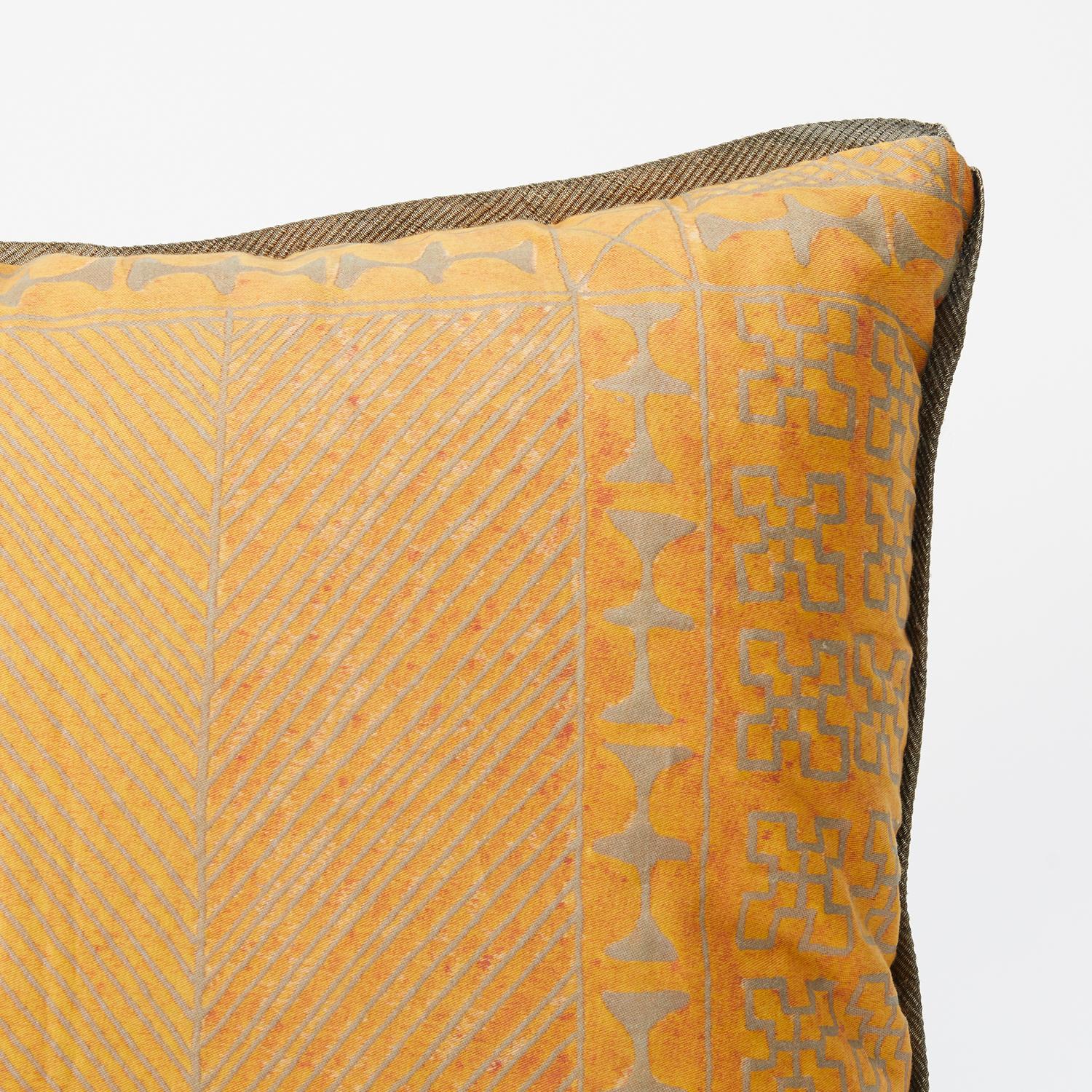 Tribal Pair of Fortuny Fabric Cushions in the Ashanti Pattern