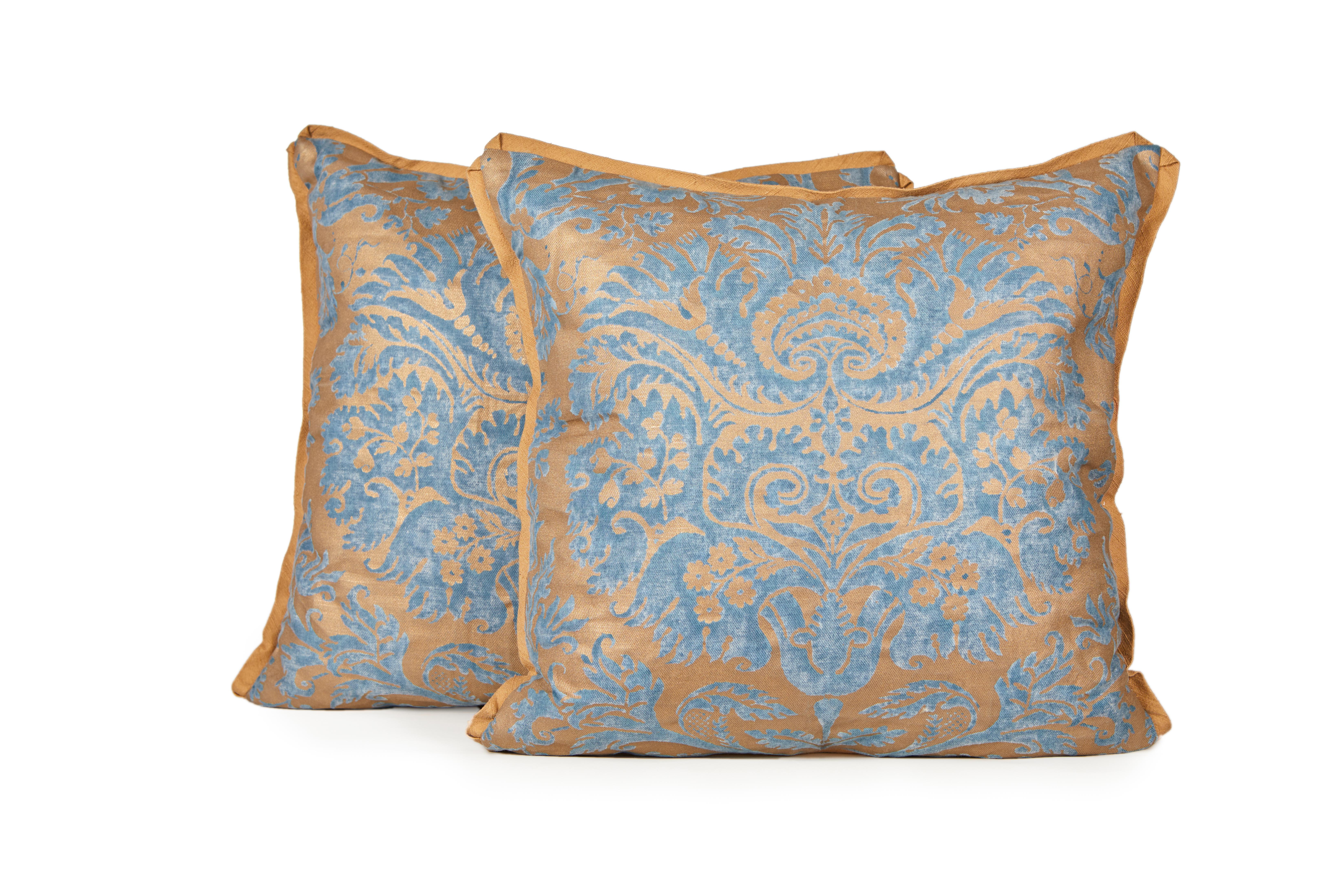 Pair of Fortuny Fabric Cushions in the Demedici Pattern, Blue and Silvery Gold In New Condition For Sale In New York, NY