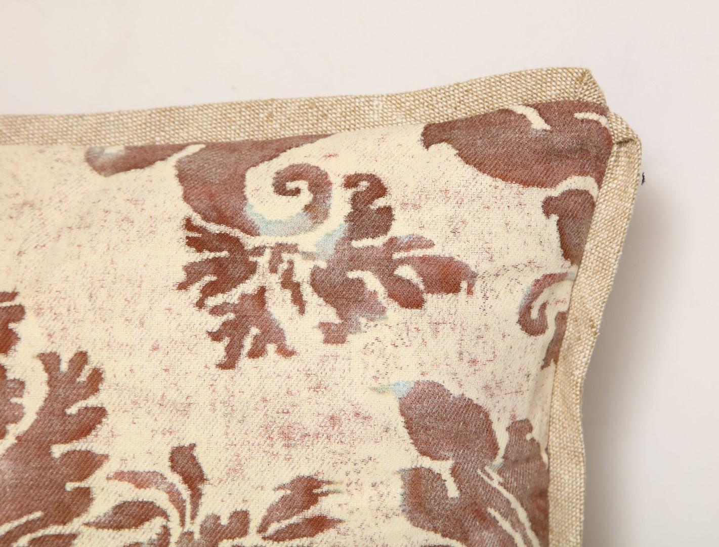 Pair of Fortuny Fabric Cushions in the Glicine Pattern In New Condition In New York, NY