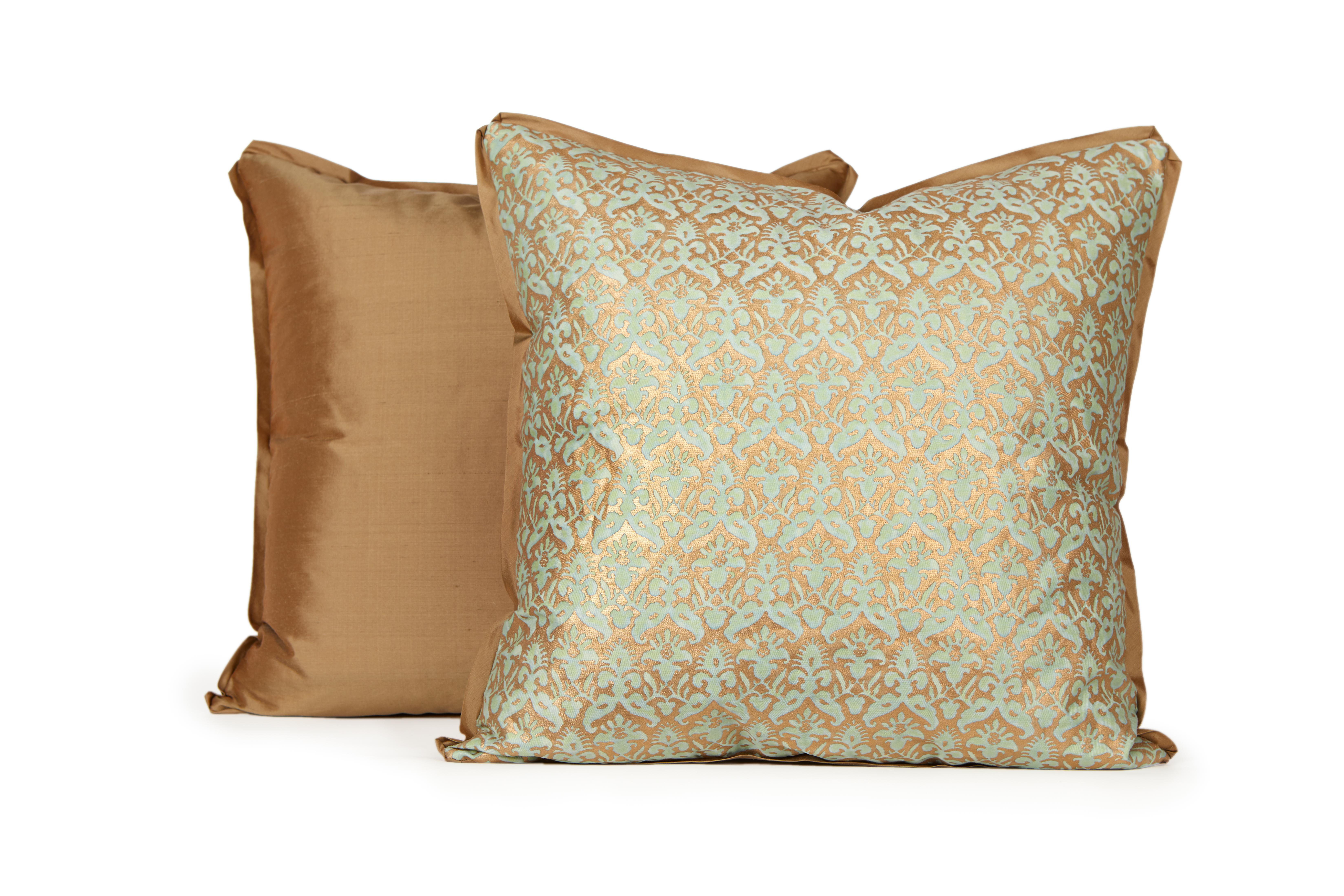 Pair of Fortuny Fabric Cushions in the Louis XIII Style Delfino Pattern In New Condition For Sale In New York, NY