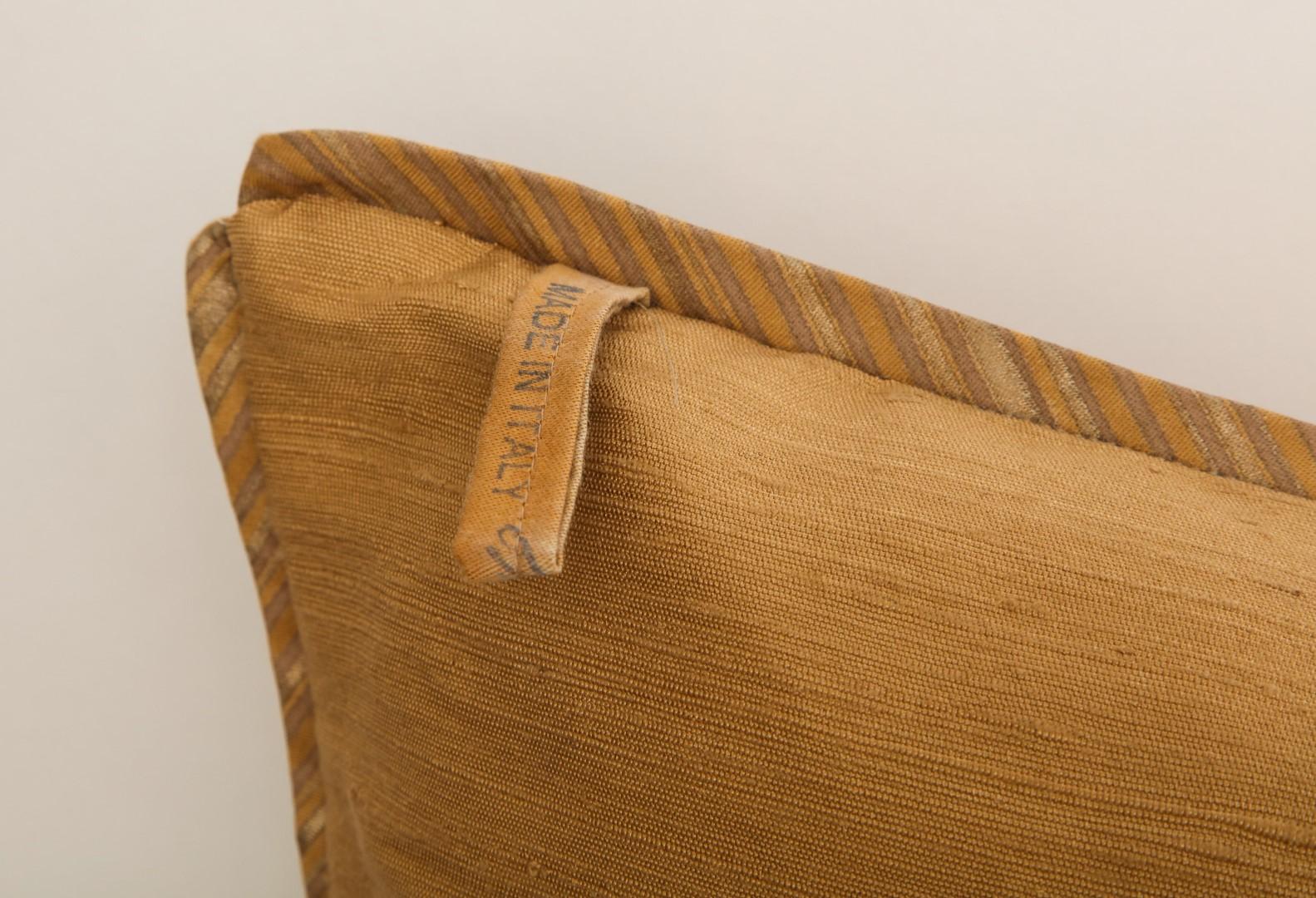 Pair of Fortuny Fabric Cushions in the Lucrezia Pattern 1