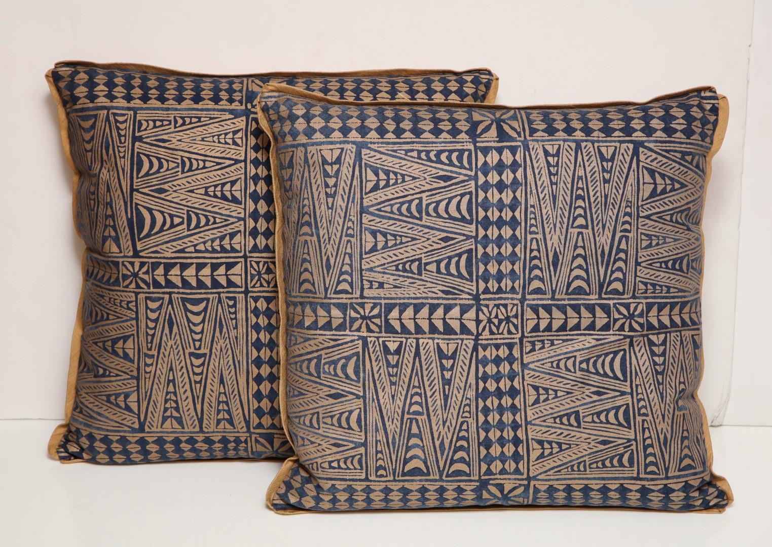 A pair of Fortuny fabric cushions in the Melilla pattern, indigo blue and silvery gold colorway, early design inspired by Java in Indonesia
Newly made using discontinued Fortuny fabric 
50 down/50 feather insert.
   